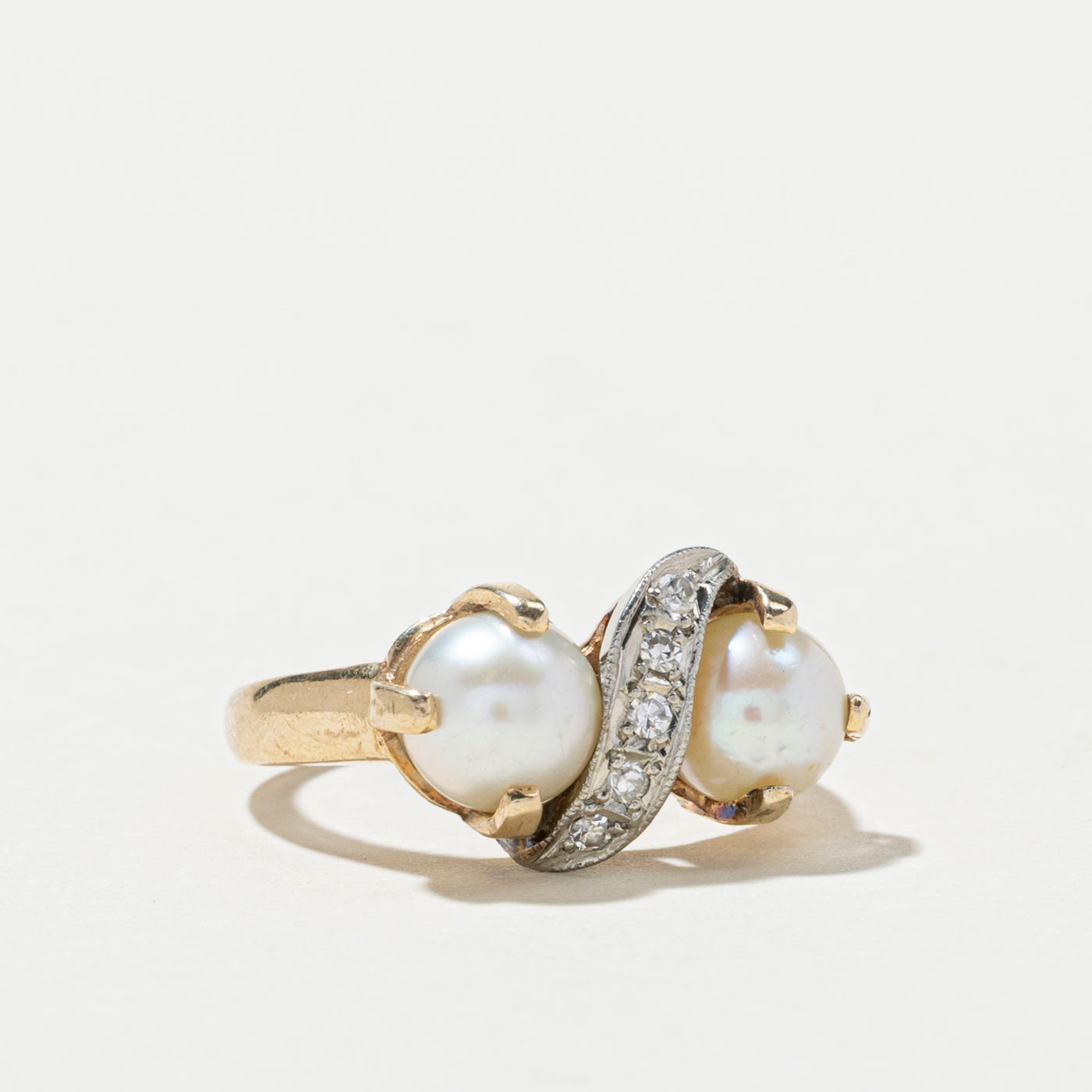 Toi et Moi Pearl & Diamond Engagement Ring - 0.06 Carat Total Weight (CTW) - Size 5 - Elegant Promise Ring for Women, Perfect for Anniversaries & Proposals