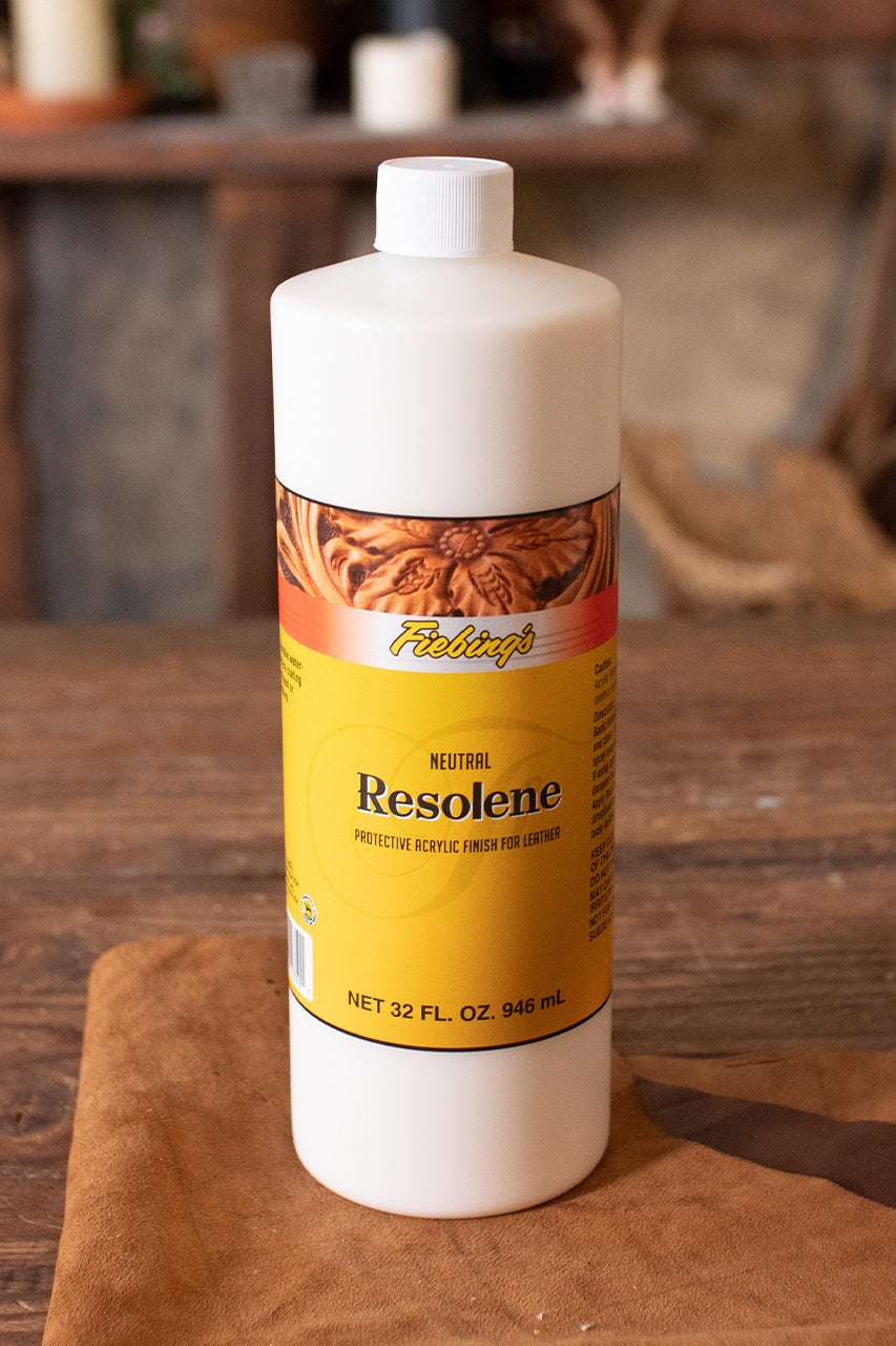 Fiebing's Universal Leather Finish - 946 ml Neutral Leather Conditioner & Protector for Shoes, Bags, Jackets & Furniture | Restores & Preserves Leather Items