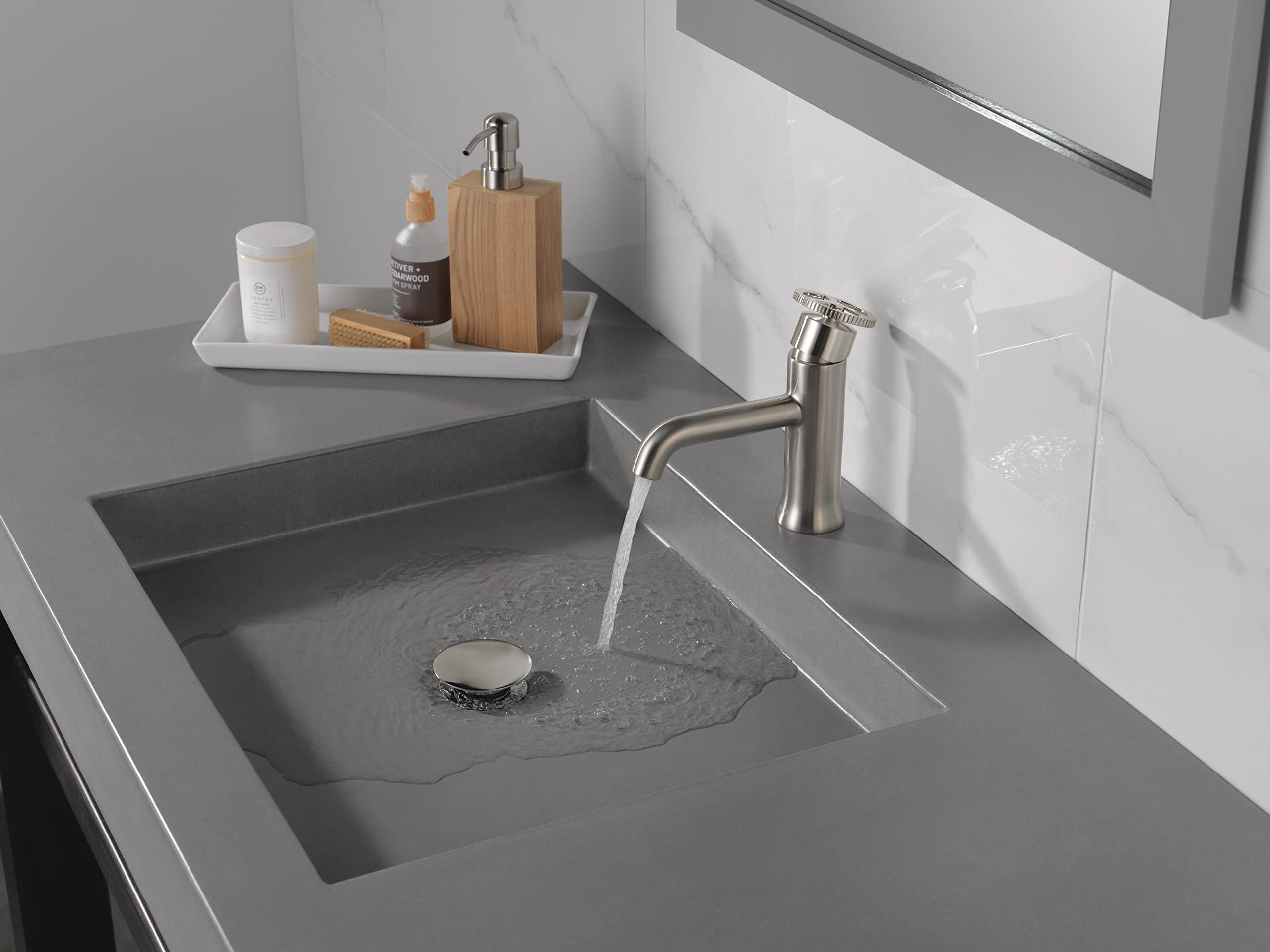 Delta Trinsic Single Hole Bathroom Faucet - Brushed Nickel Finish, Single Handle Sink Faucet with Diamond Seal Technology & Drain Assembly (558-SSLPU-DST) - Perfect for Modern Bathroom Vanities & Powder Rooms