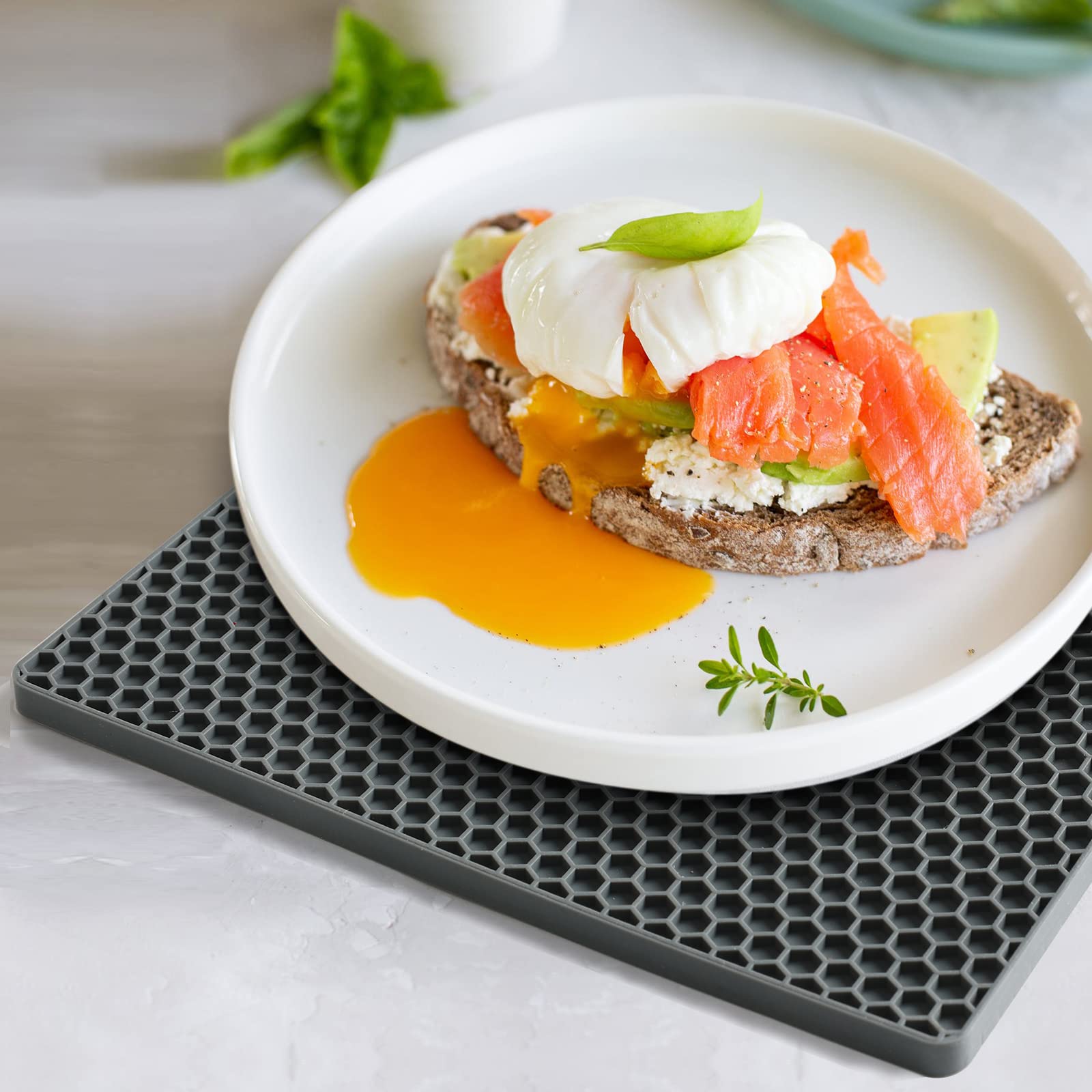 Heat Resistant Silicone Trivets for Hot Pots & Pans - Non-Slip Kitchen Pot Holders, Countertop Hot Pads & Heat Mats for Stovetop, Oven & Dining Table - Perfect for Cooking, Baking & Serving Hot Dishes Safely