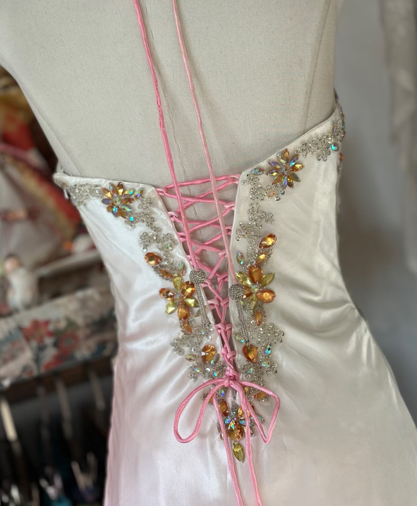 Elegant A-Line Gradient Pink Prom Dress with Beaded Satin & Vintage Slit - Perfect for Homecoming, Evening Gala & Formal Events (Style J6626)