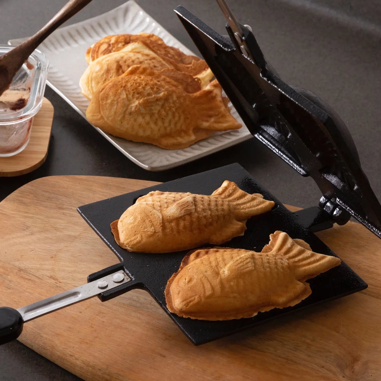 Iwachu Nambu Cast Iron Taiyaki Pan - Traditional Japanese Fish-Shaped Waffle Maker for Homemade Desserts | Perfect for Red Bean Paste, Custard & Sweet Fillings | Great for Home Baking, Tea Parties & Japanese Cultural Events