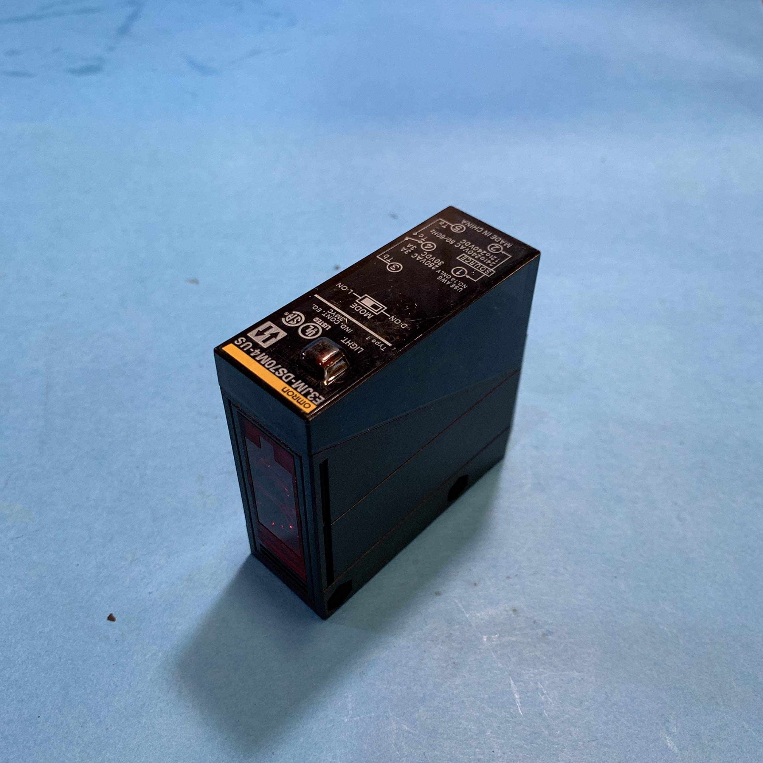 OMRON E3JM-DS70M4-US Photoelectric Switch Sensor - 12-240VDC/24-240VAC, 700mm Sensing Distance, Diffuse-Reflective, SPDT Output - Universal Voltage for Industrial Automation & Machine Safety Applications