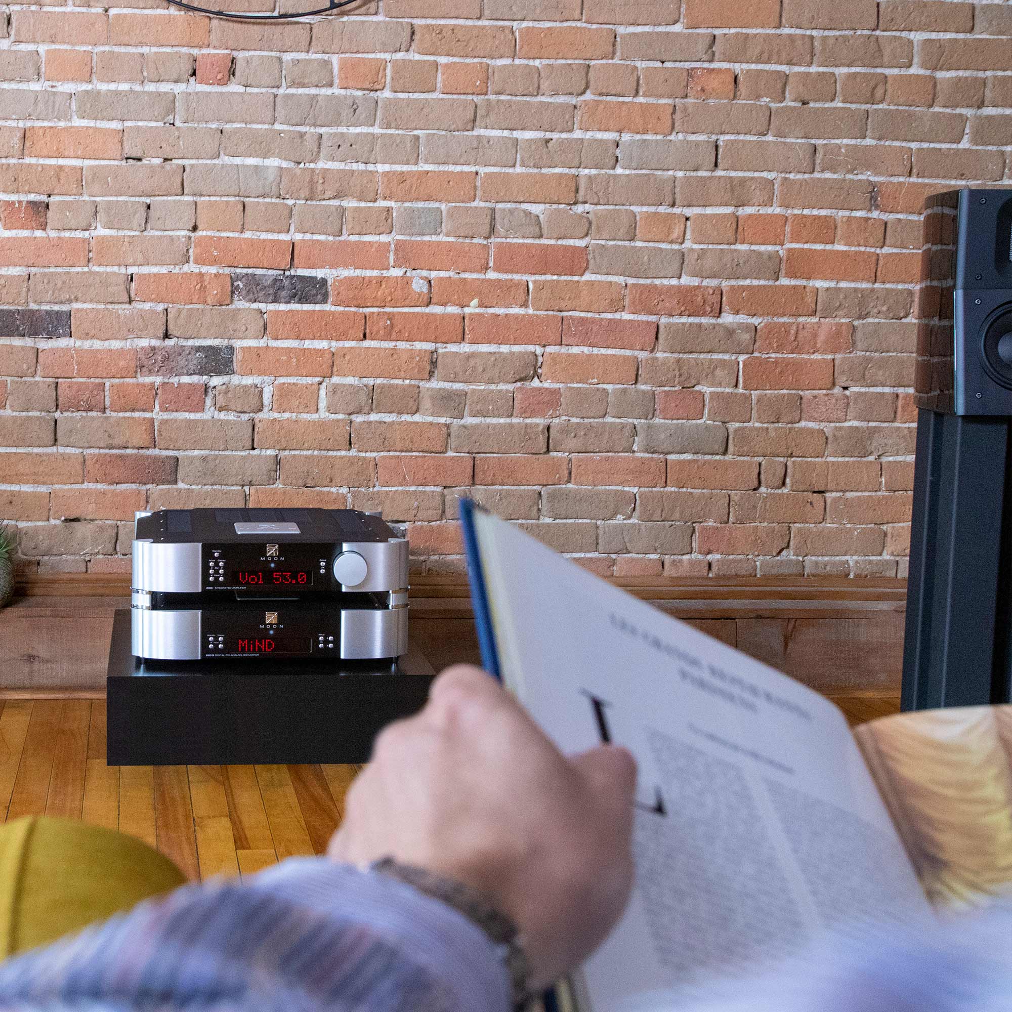 Simaudio MOON 680D High-End Digital-to-Analog Converter (DAC) - Audiophile Grade for Home Theater & Music Listening