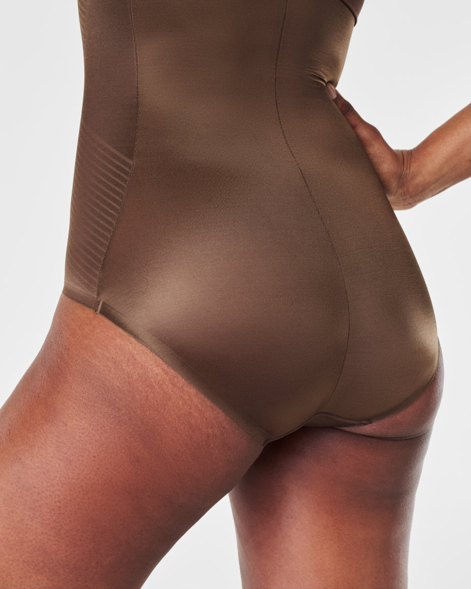 SPANX Shapewear Invisible High Waisted Briefs for Women - Seamless Tummy Control Panties - Perfect for Everyday Wear, Work & Special Occasions