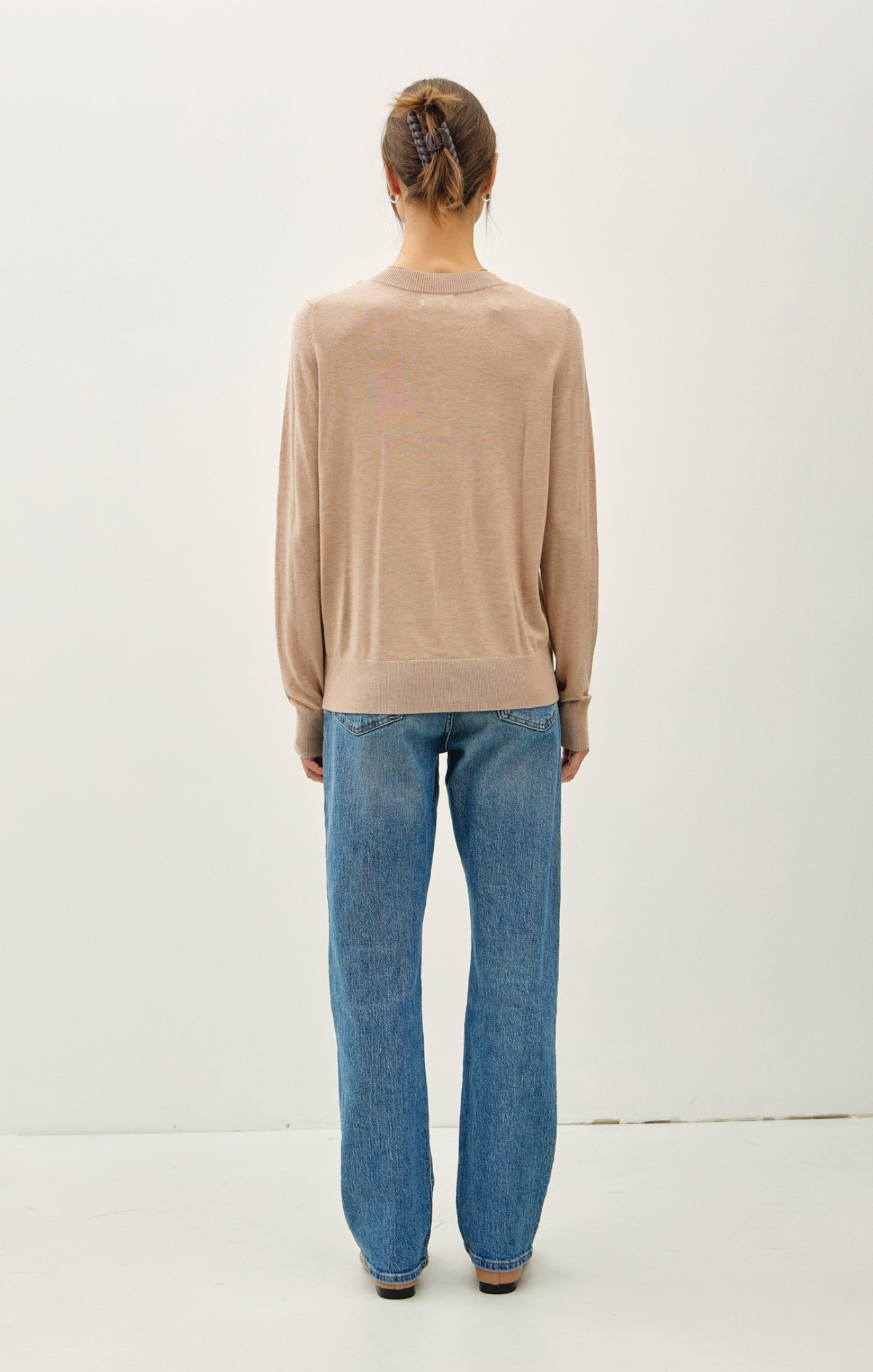 Classic V-Neck Sweater for Women - Soft & Comfortable Knit Pullover - Casual & Office Wear - Perfect for Fall & Winter Outfits