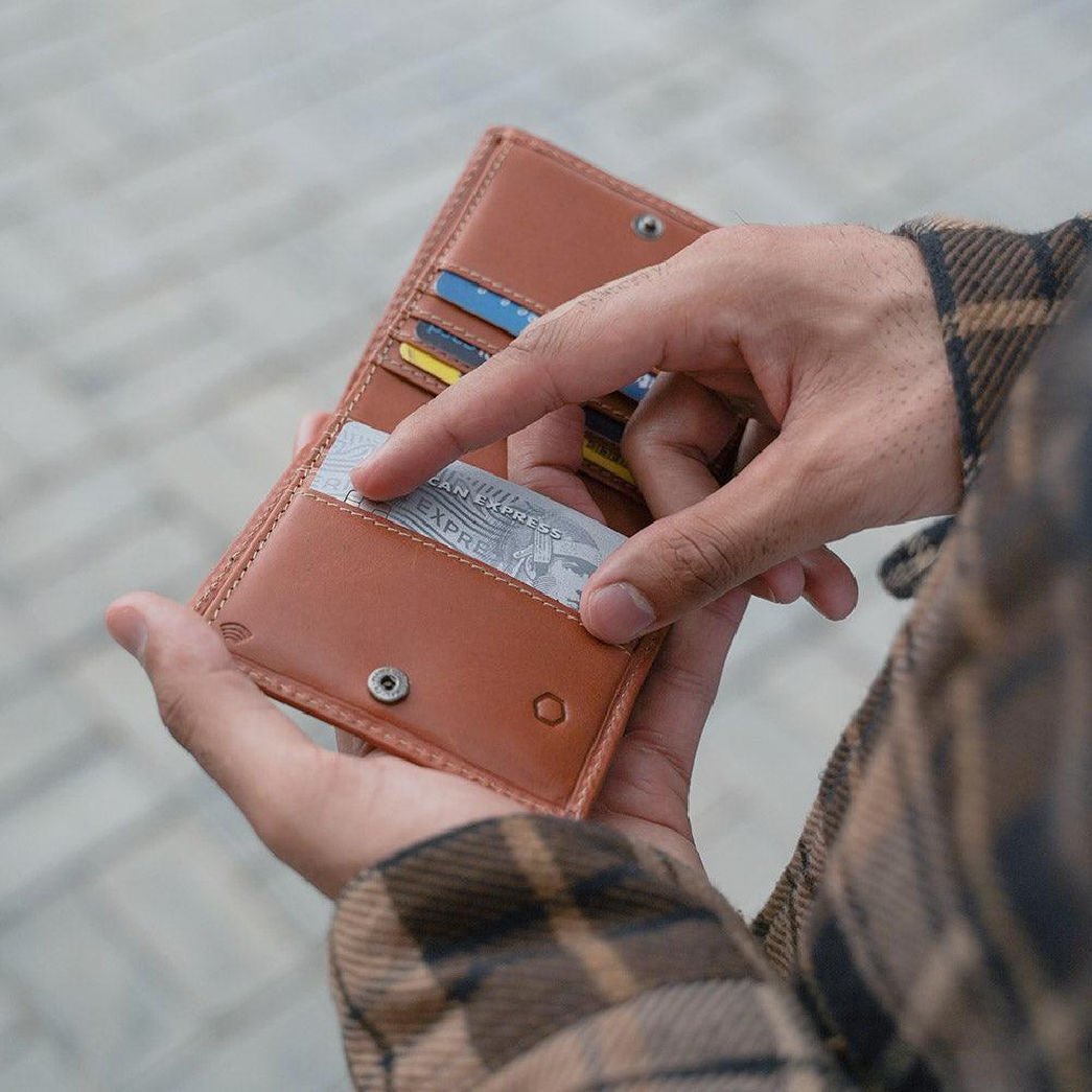 Premium Jekyll & Hide Roma Slim Bifold Leather Wallet in Tan - RFID Blocking Minimalist Wallet for Men - Perfect for Everyday Carry, Travel & Business