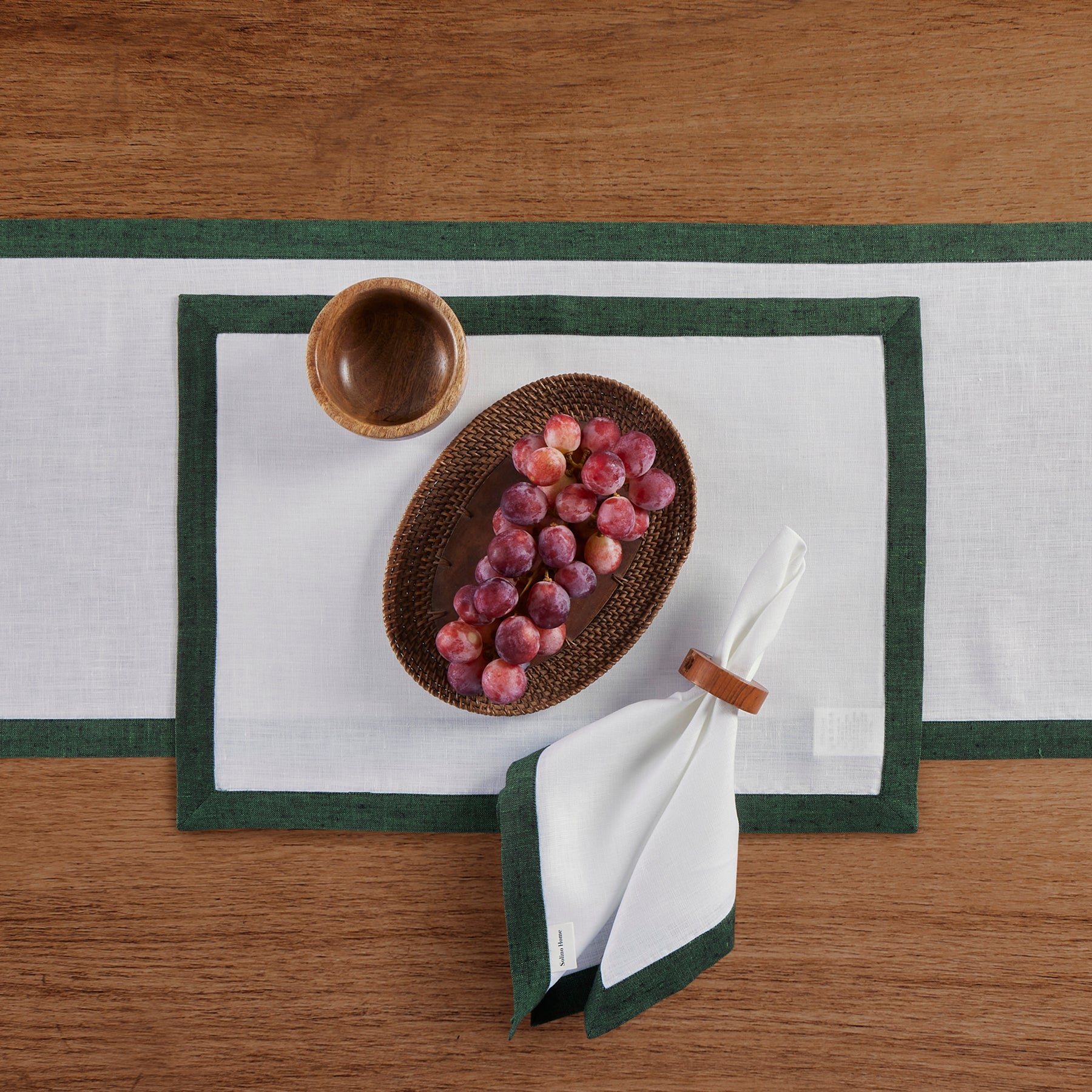 Premium Classic Placemats Set of 4 - Elegant Table Mats for Dining Room & Kitchen - Waterproof & Heat Resistant - Perfect for Everyday Meals, Dinner Parties & Holiday Decor
