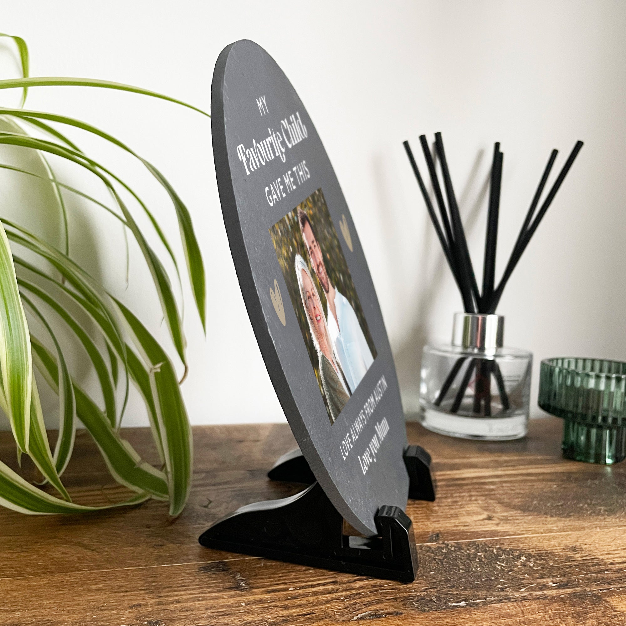 Personalized Circular Photo Slate with Stand - 20cm Custom Engraved Gift for Parents | Perfect for Mother's Day, Father's Day & Family Keepsakes