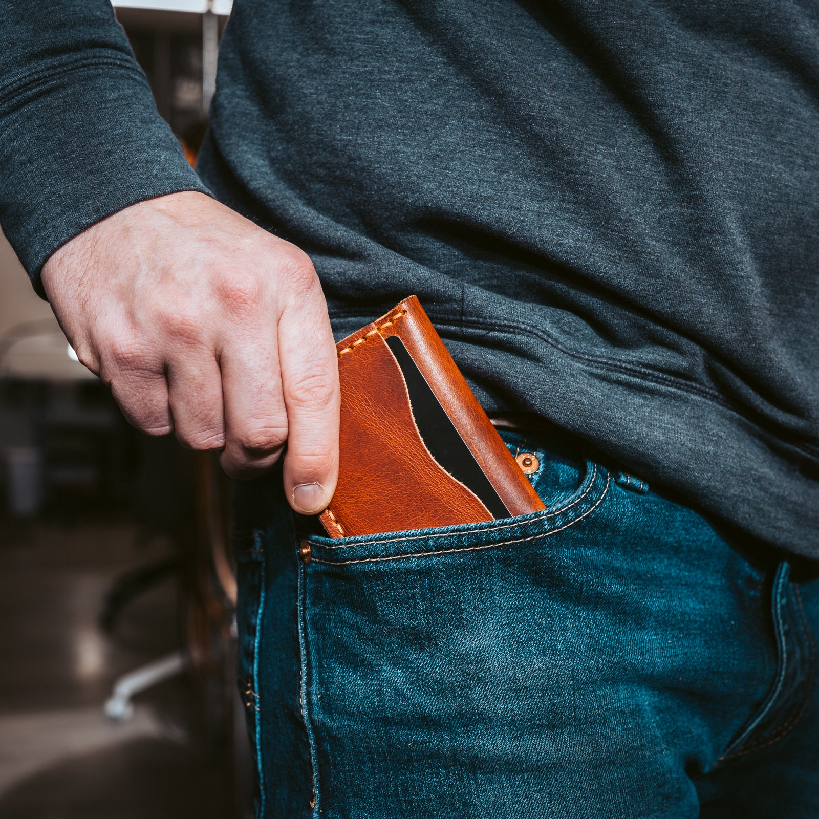 Genuine Leather 5 Card Holder Wallet - Slim RFID Blocking Minimalist Wallet for Men & Women - Perfect for Everyday Use, Travel, and Business
