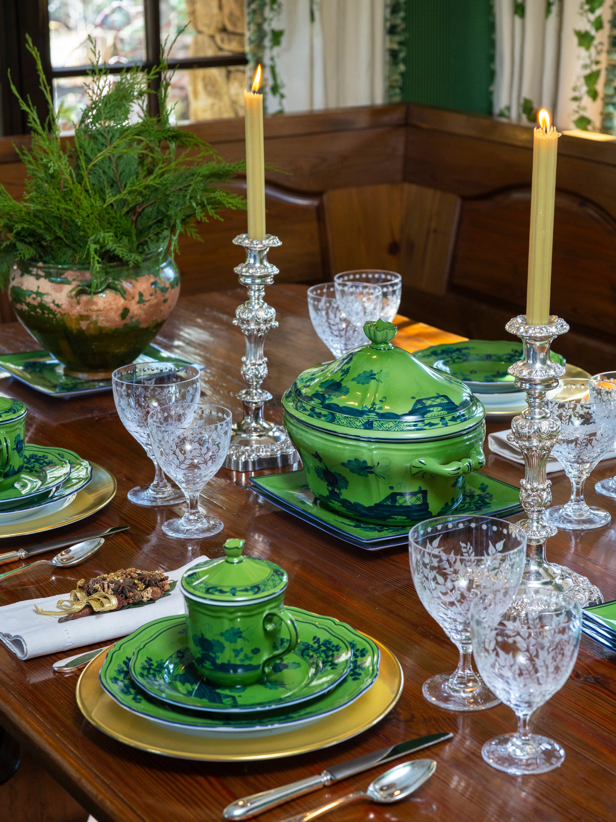 Oriente Italiano Ceramic Soup Tureen with Lid - Elegant Serving Bowl for Pasta, Stew & Soup - Perfect for Dinner Parties & Family Gatherings