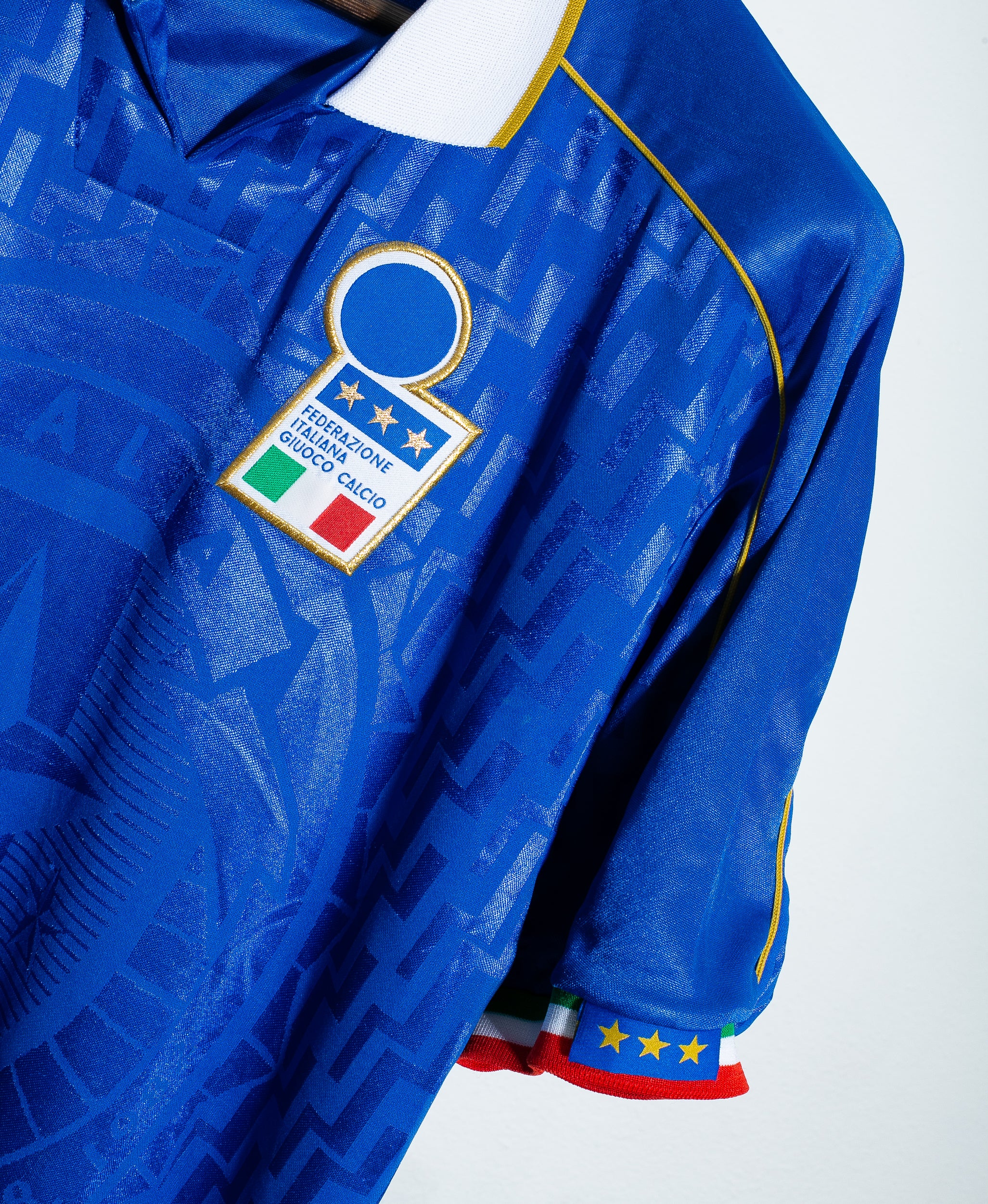 1995 Italy Home Jersey - Authentic Retro Football Shirt (Size L) - Perfect for Fans, Collectors & Match Days