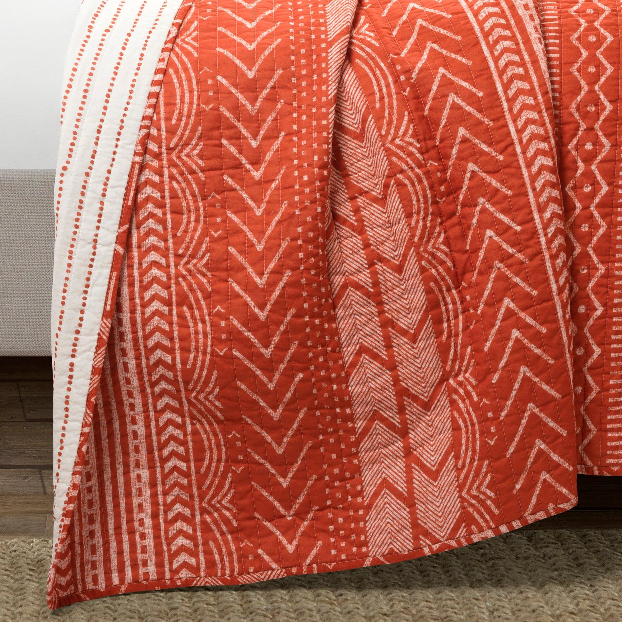 Cozy Hygge Geo Quilt 3-Piece Bedding Set - Soft Geometric Pattern Comforter with Matching Pillow Shams - Perfect for Bedroom, Guest Room & Dorm Decor