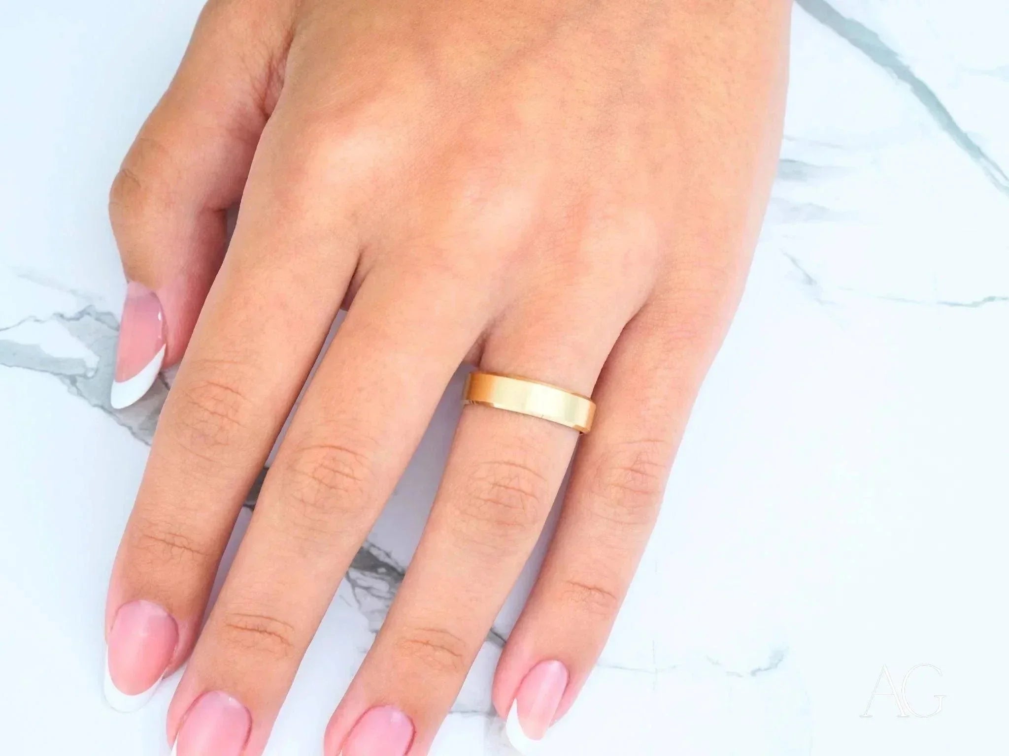 18K Gold Wedding Band for Women & Men - Classic & Modern Elegance - Perfect for Engagement, Anniversary & Everyday Wear