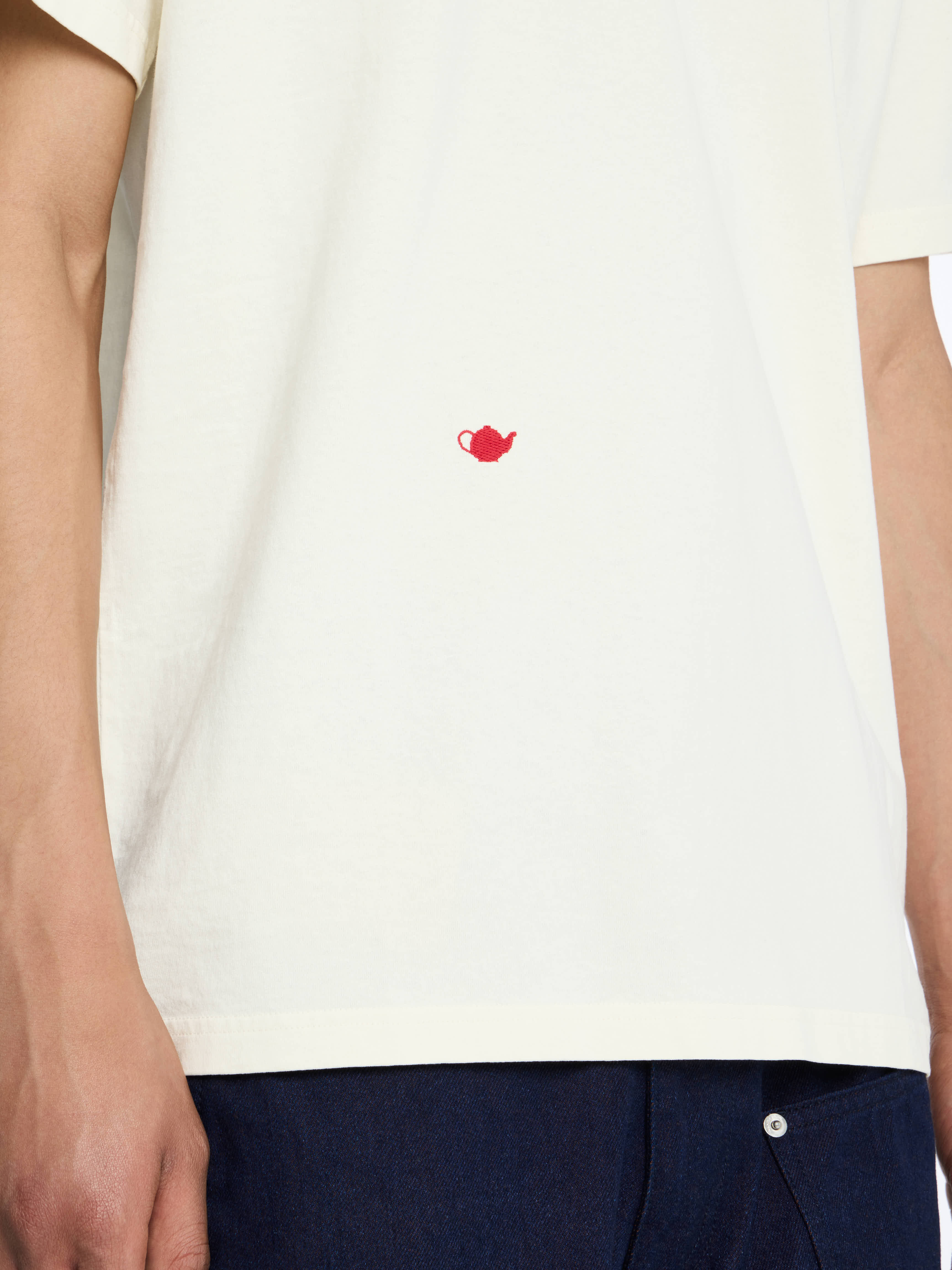 Stylish Contrast Embroidery T-Shirt for Men & Women - Perfect for Casual Wear, Street Fashion & Everyday Outfits