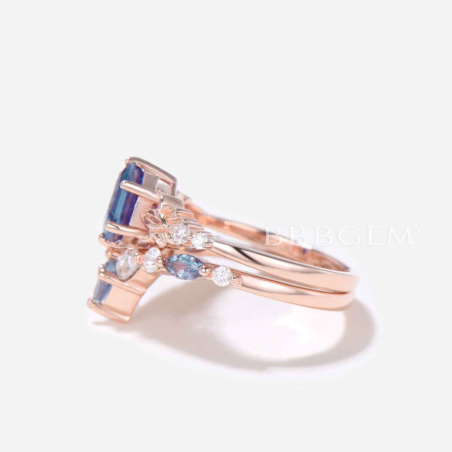 Hexagon Cut Alexandrite Leaf Engagement Ring & Wedding Band Set for Women - Perfect for Nature-Inspired Bridal Jewelry & Romantic Proposals