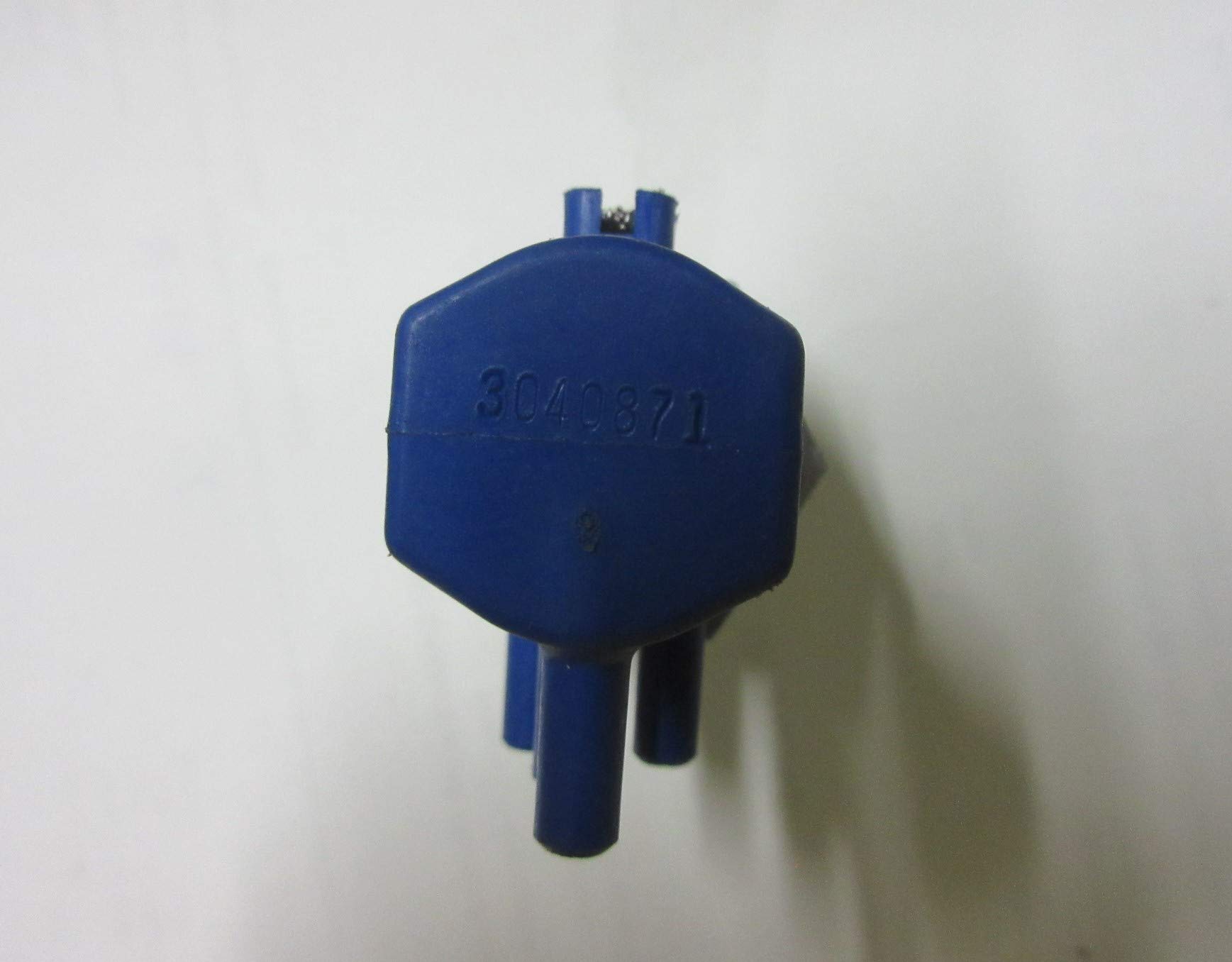GM V8 400 CID Ported Vacuum Switch 3040871 - Replacement Part for Classic Cars & Trucks - Perfect for Engine Performance & Restoration Projects