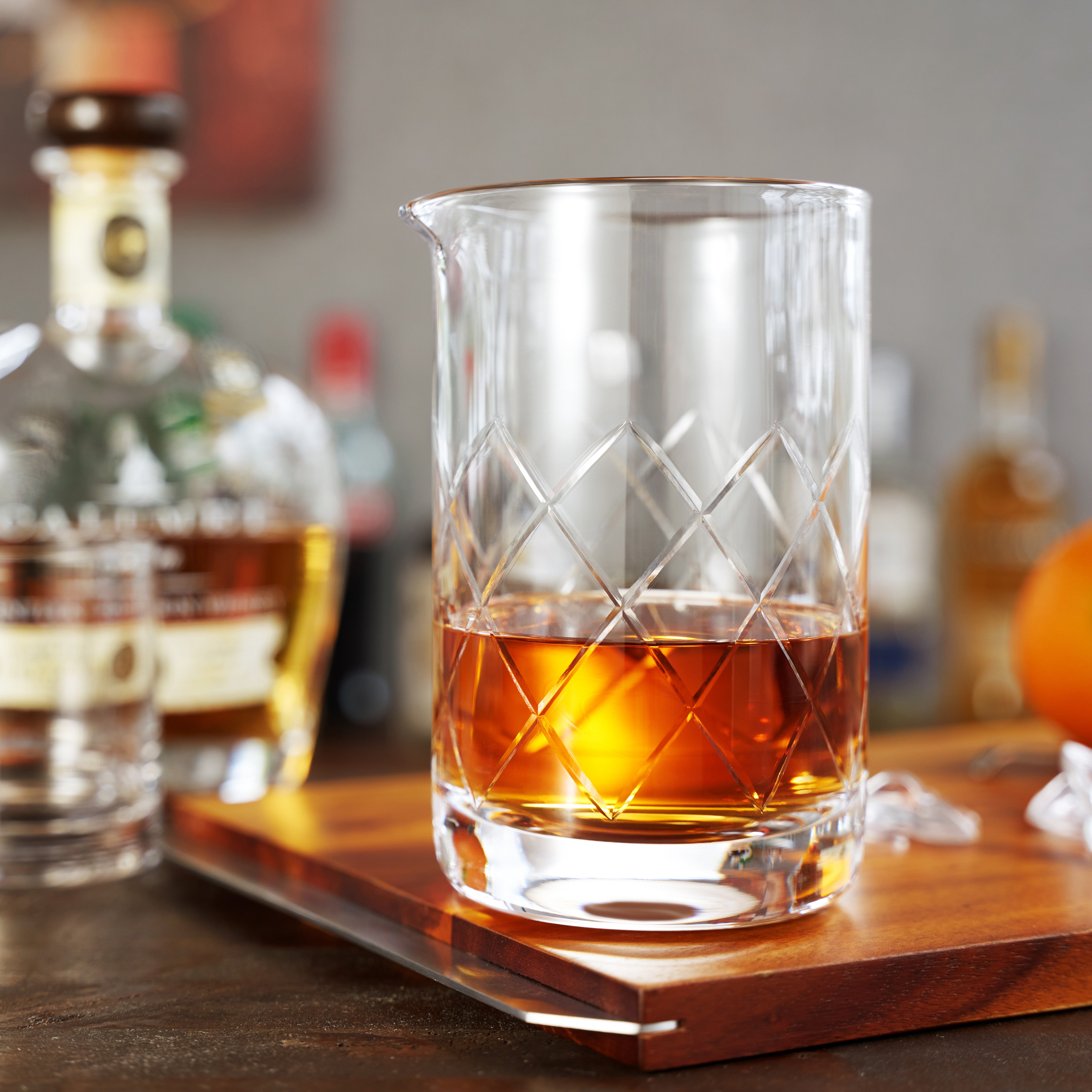 Premium Extra Large Crystal Mixing Glass - 24oz Bartender Cocktail Mixing Cup for Whiskey, Martini & Craft Drinks - Perfect for Home Bars, Professional Use & Cocktail Parties