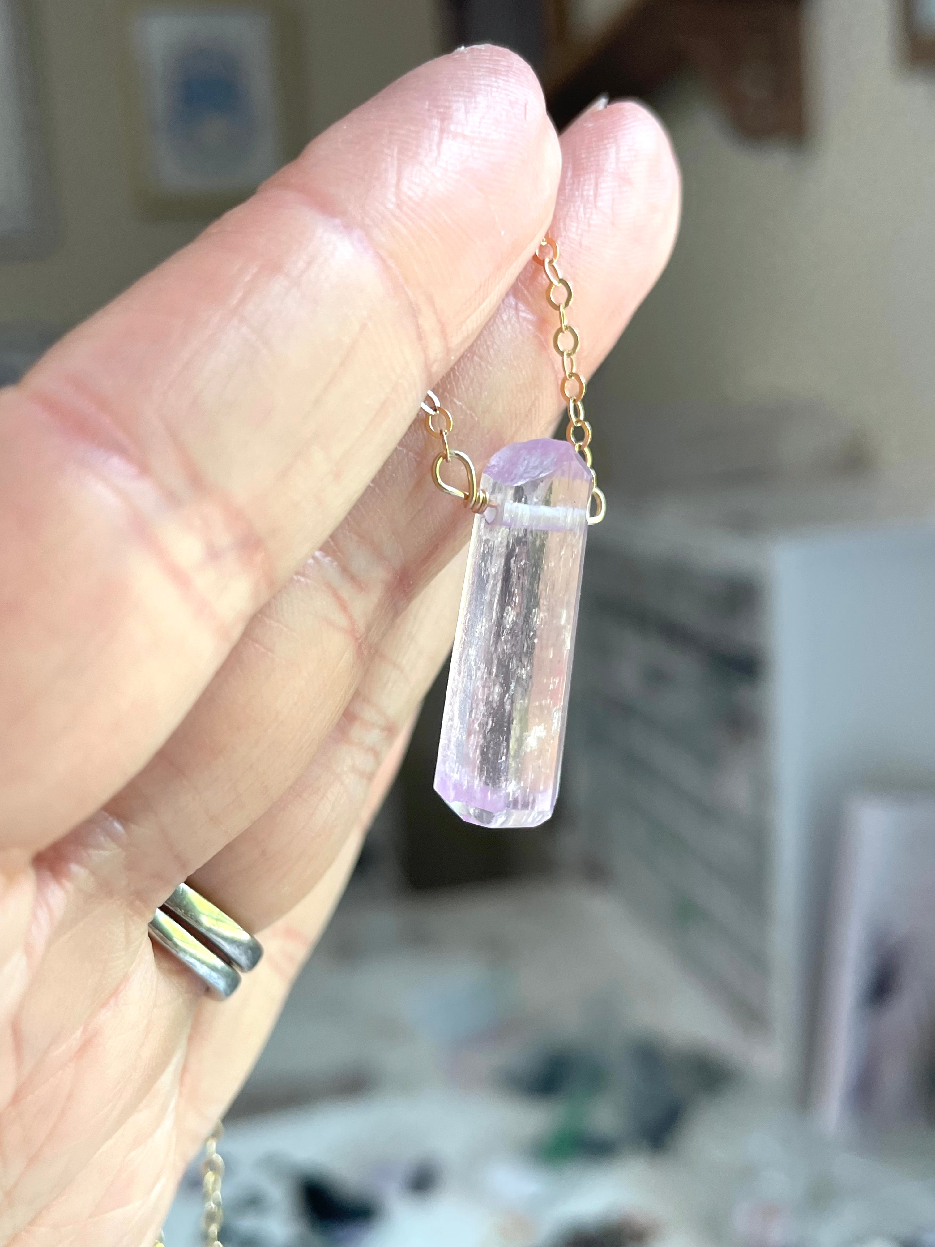 Natural Raw Kunzite Crystal Point Pendant Necklace - Healing Stone Jewelry for Women, Chakra Balancing & Spiritual Protection | Perfect for Meditation, Yoga & Energy Work