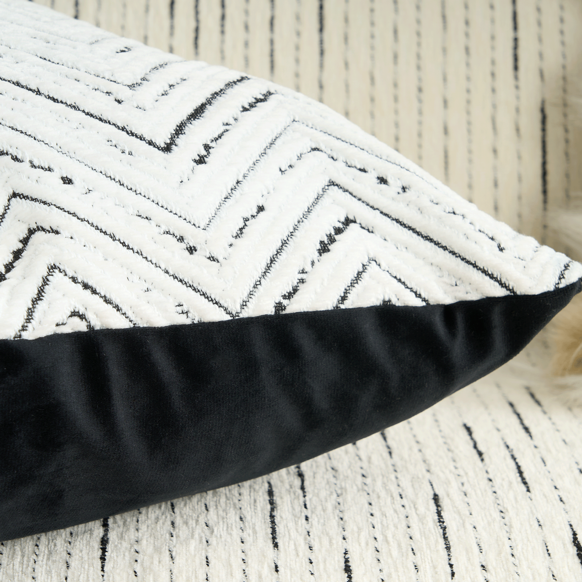 Ziggy Waves Boho Chic Cushion Cover - Soft Decorative Pillow Case for Living Room, Bedroom & Outdoor Use