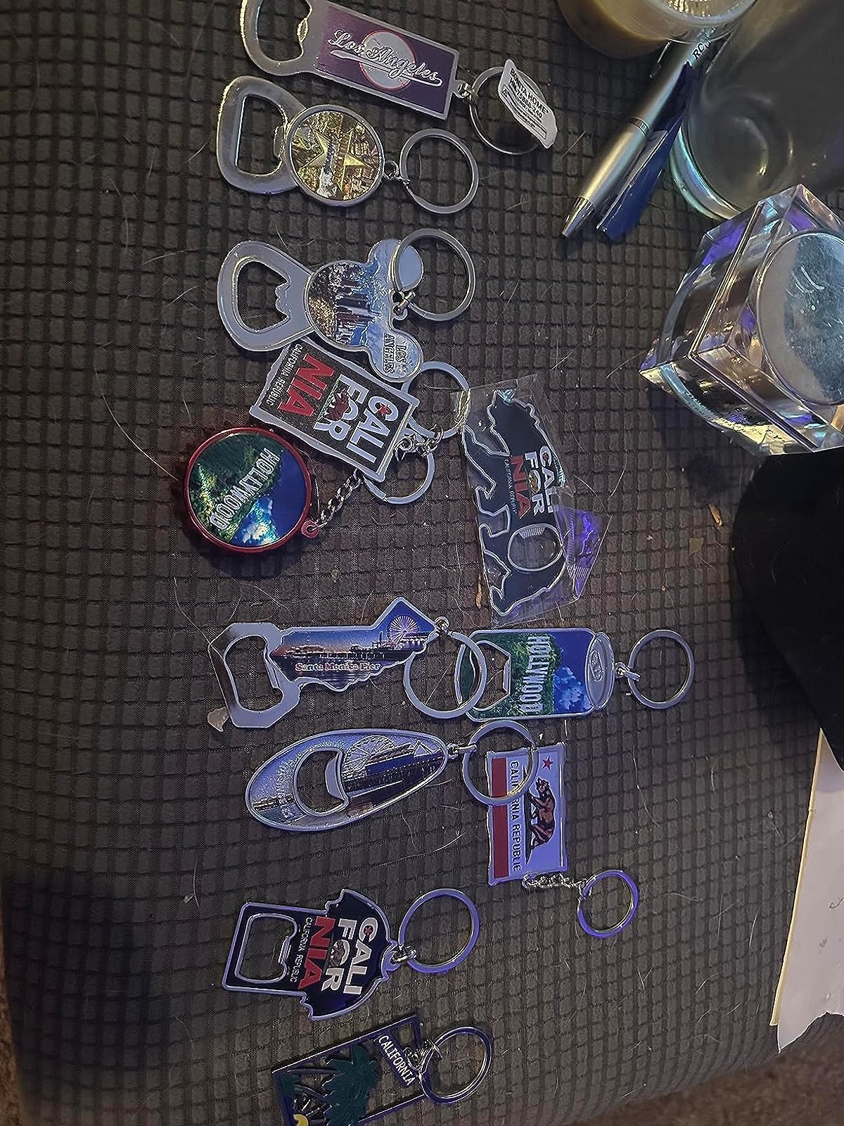 CLGIFT Set of 12 Los Angeles Souvenir Keychains - I Heart LA & I Love Los Angeles Key Rings - Perfect for Travel Gifts, Souvenirs & City Pride Accessories