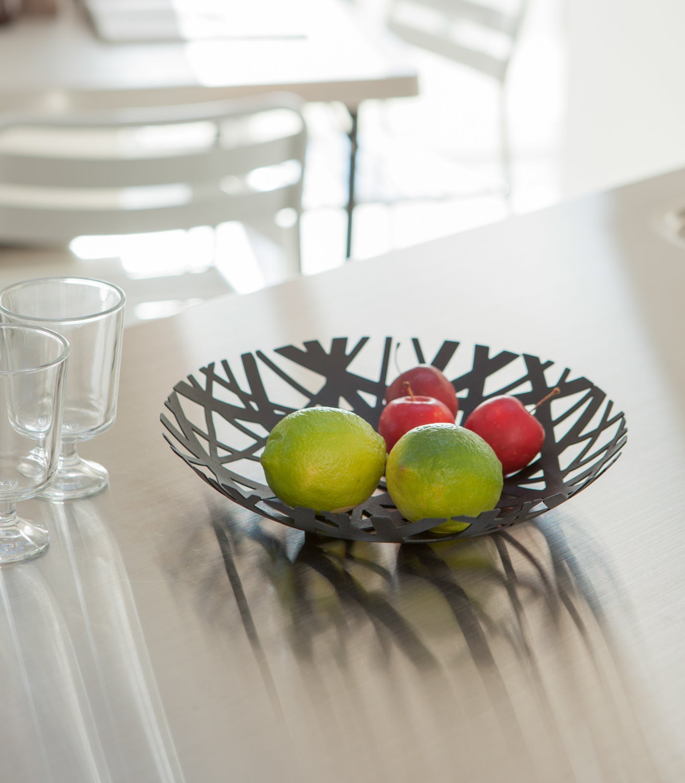 Stainless Steel Fruit Bowl - Durable & Elegant Kitchen Serving Bowl for Fruits, Snacks, and Salads - Perfect for Dining, Parties, and Home Decor