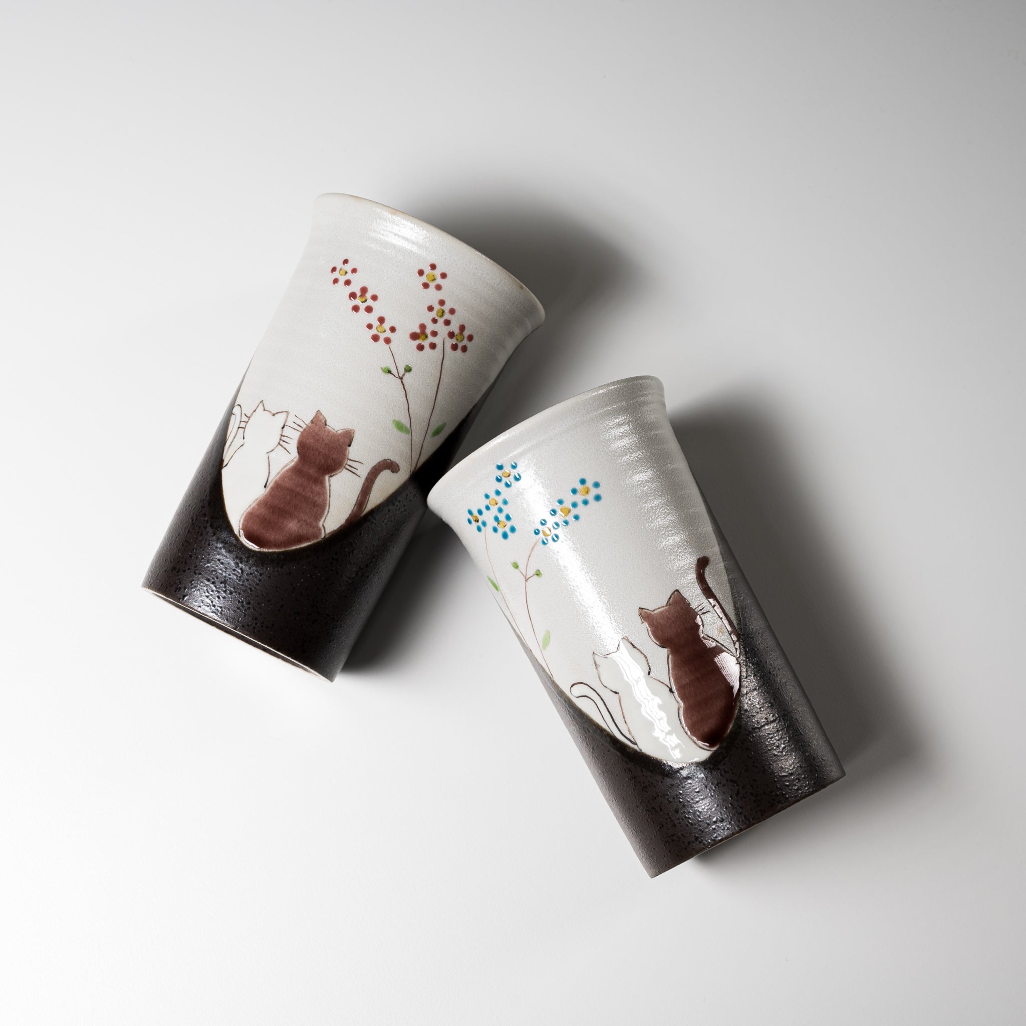 Kutani Ware Pair Tall Yunomi Tea Cup - Twilight Cat Design | Japanese Traditional Ceramic Tea Cups for Matcha & Green Tea | Perfect for Tea Ceremonies & Home Decor