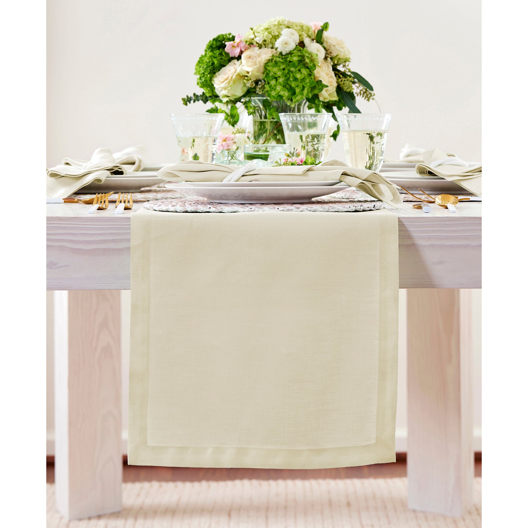 Elegant Fete Table Runner for Weddings, Parties & Events - Premium Decorative Dining Table Cloth for Home Decor & Special Occasions