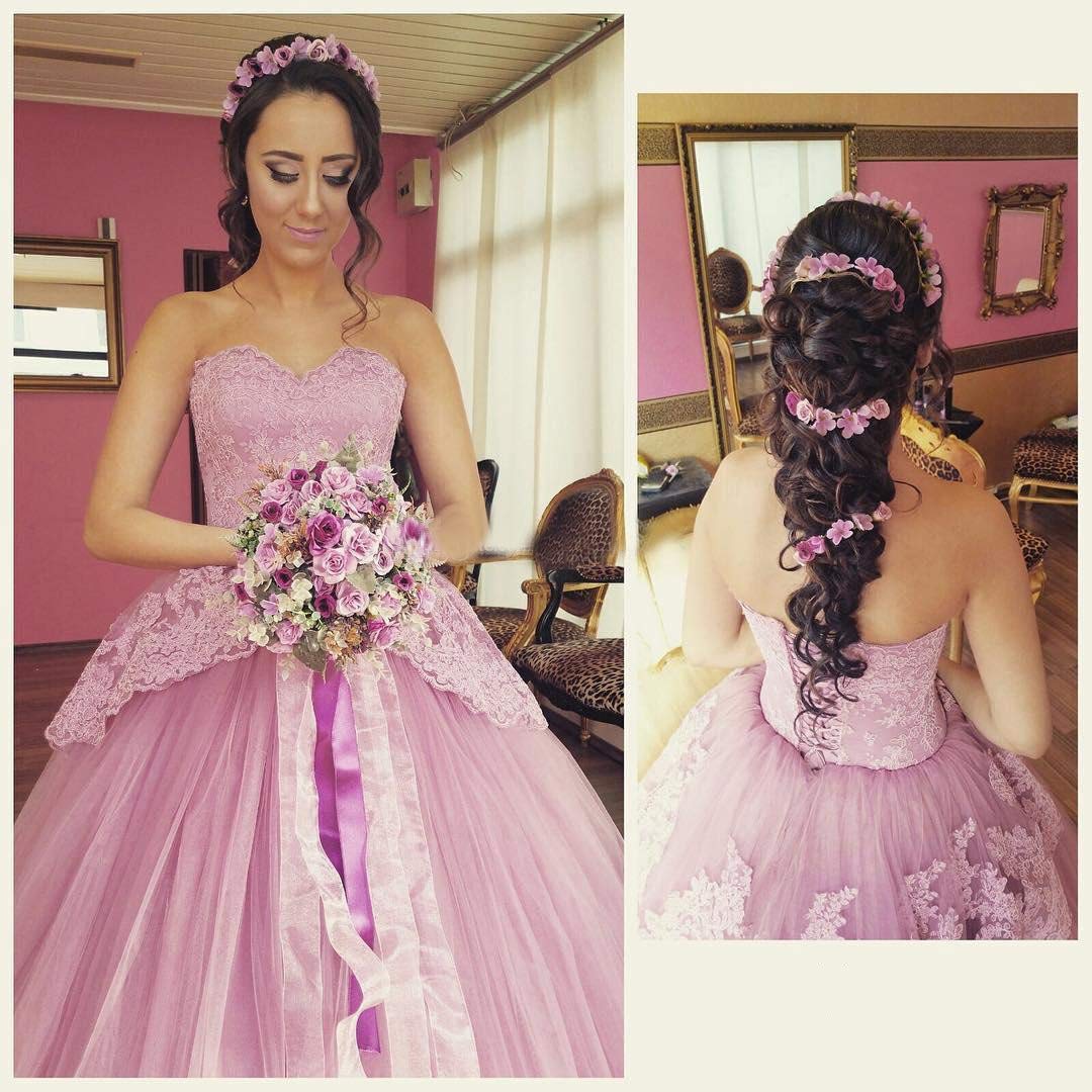 Elegant Women's Lace Quinceanera Dress with Sweetheart Neckline - Long Tulle Prom Ball Gown for Sweet 16, Homecoming, and Formal Events - Perfect for Quinceañeras, Proms, and Special Occasions