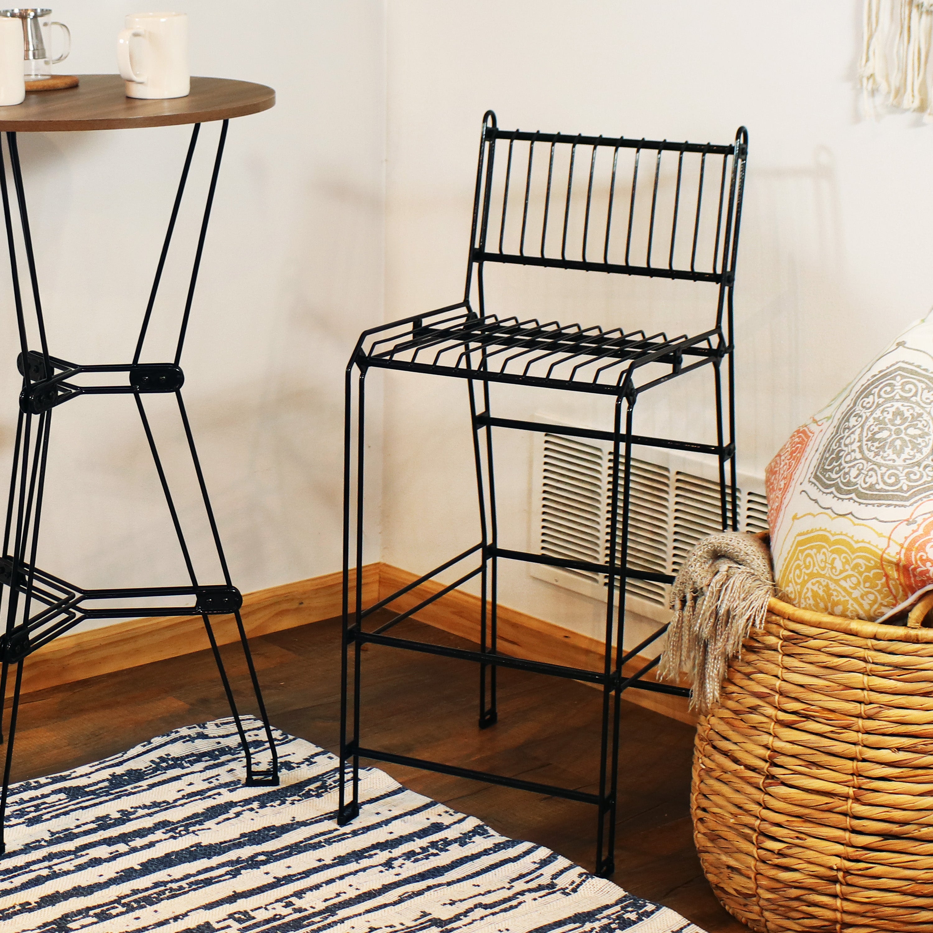 Modern Black Metal Wire Bar Stool for Outdoor & Indoor Use - Patio, Poolside, Garden, or Kitchen Counter Height Seating