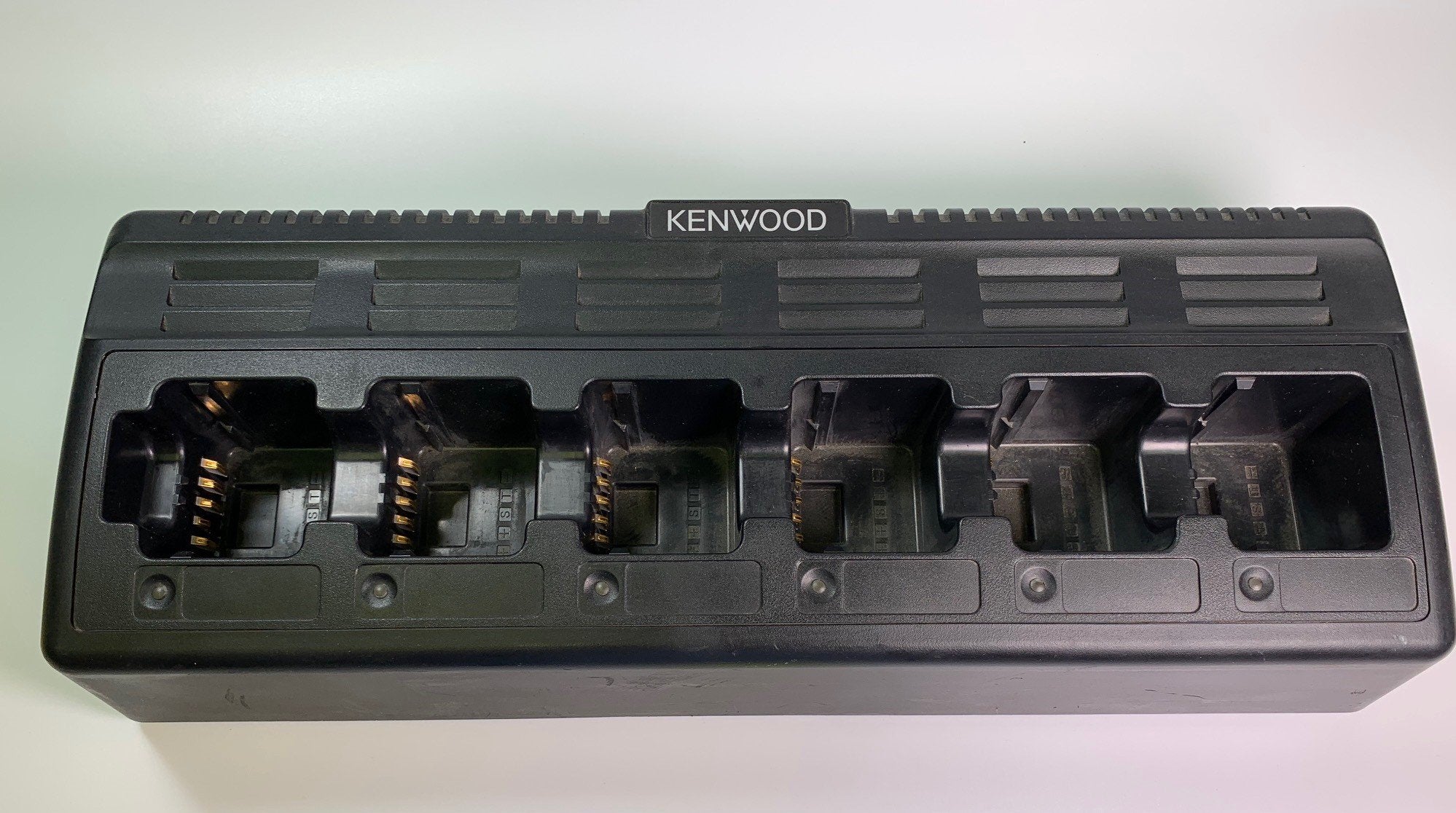 Kenwood KSC 326 Multi Radio Charger - Universal USB Charging Dock for Two-Way Radios | Perfect for Construction Sites, Security Teams & Outdoor Adventures