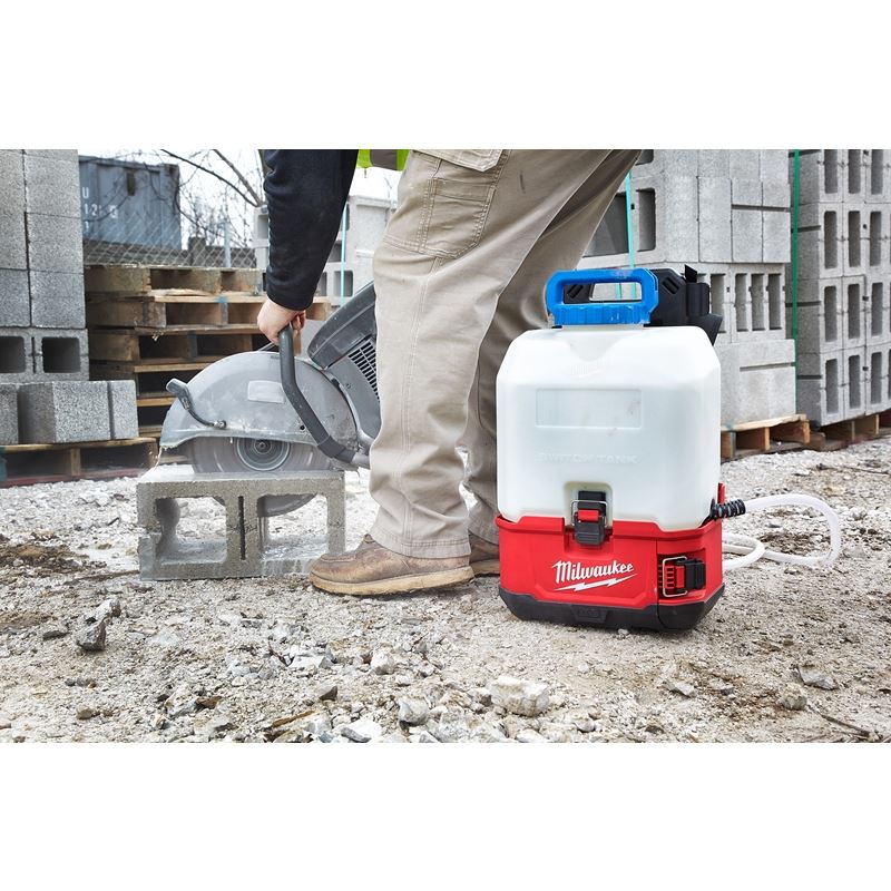 M18 18V Lithium-Ion Cordless Switch Tank 4 Gallon Backpack Water Supply Kit - Ideal for Outdoor Cleaning, Car Washing, and Garden Irrigation