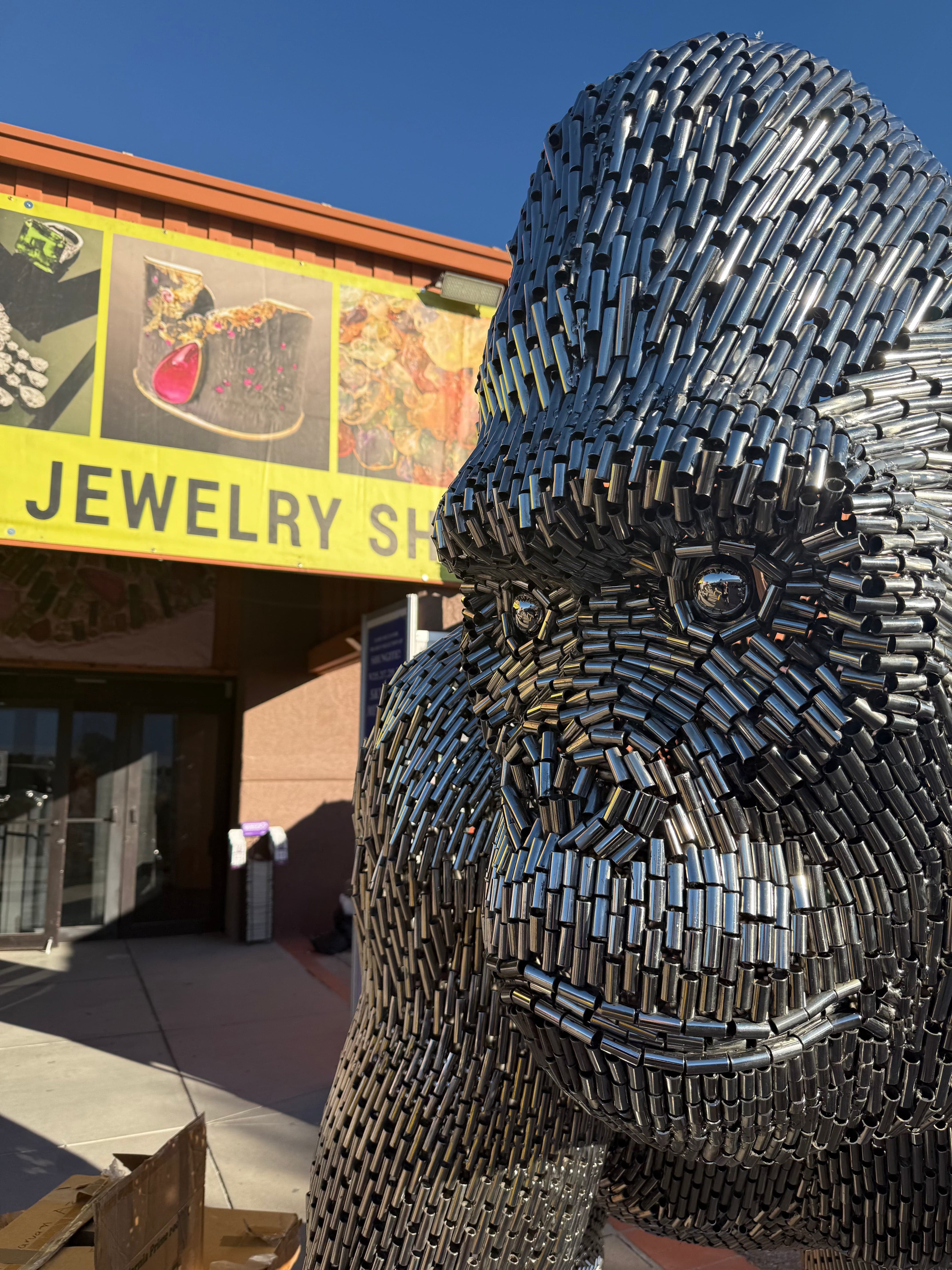 Giant Gorilla Stainless Steel Statue - Outdoor Garden Decor, Home Office Sculpture, Unique Animal Art Gift for Wildlife Lovers