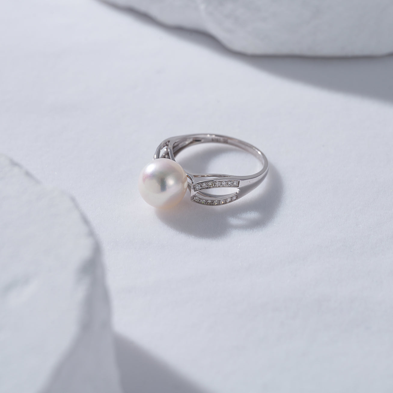 18K Solid Gold Diamond Freshwater Pearl Ring for Women - Elegant Pearl Jewelry Gift for Anniversary, Engagement & Wedding - KR00046