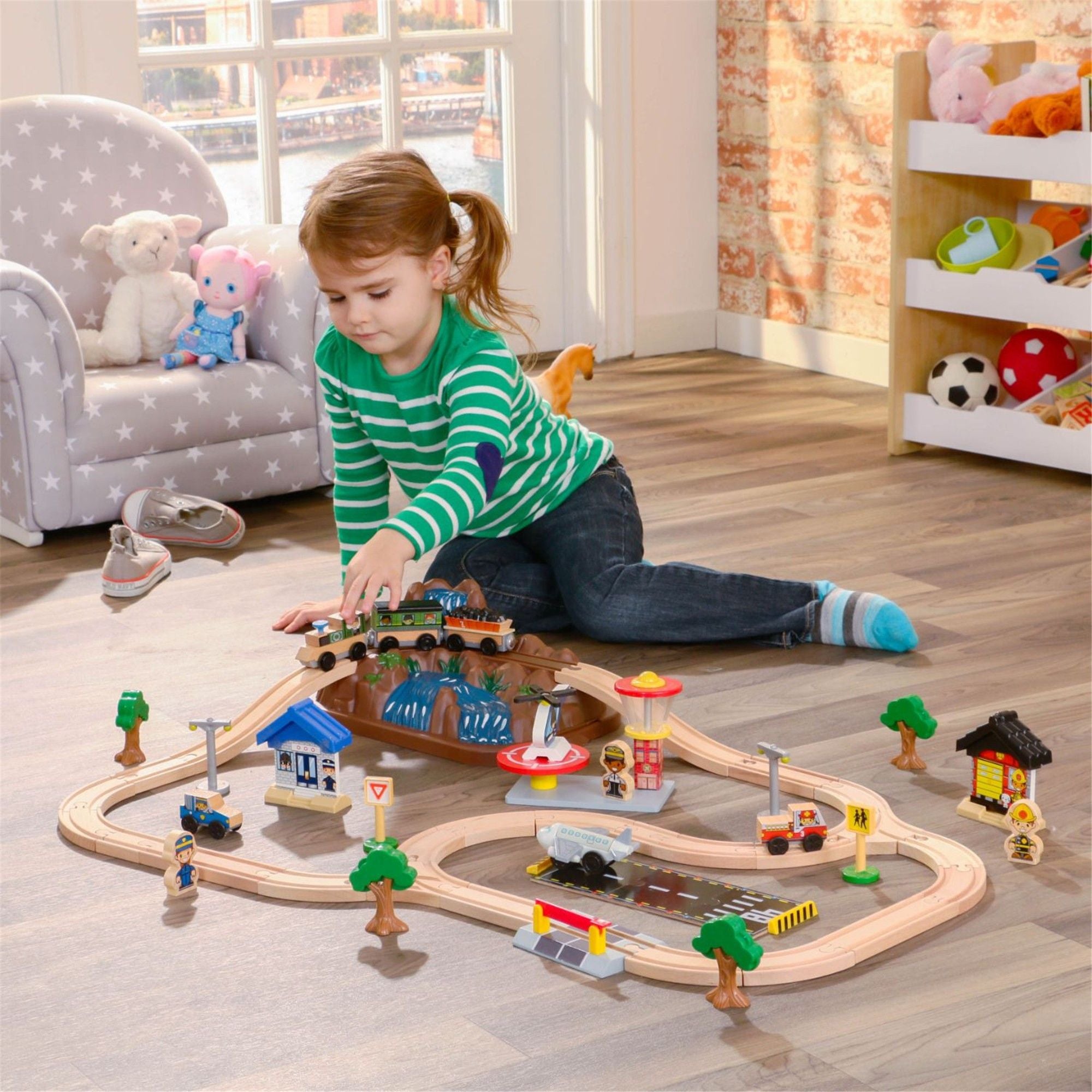 KidKraft Bucket Top Mountain Train Set - Wooden Toy Train with 100+ Pieces for Kids Ages 3+ | Perfect for Imaginative Play, Birthday Gifts & Preschool Learning Activities