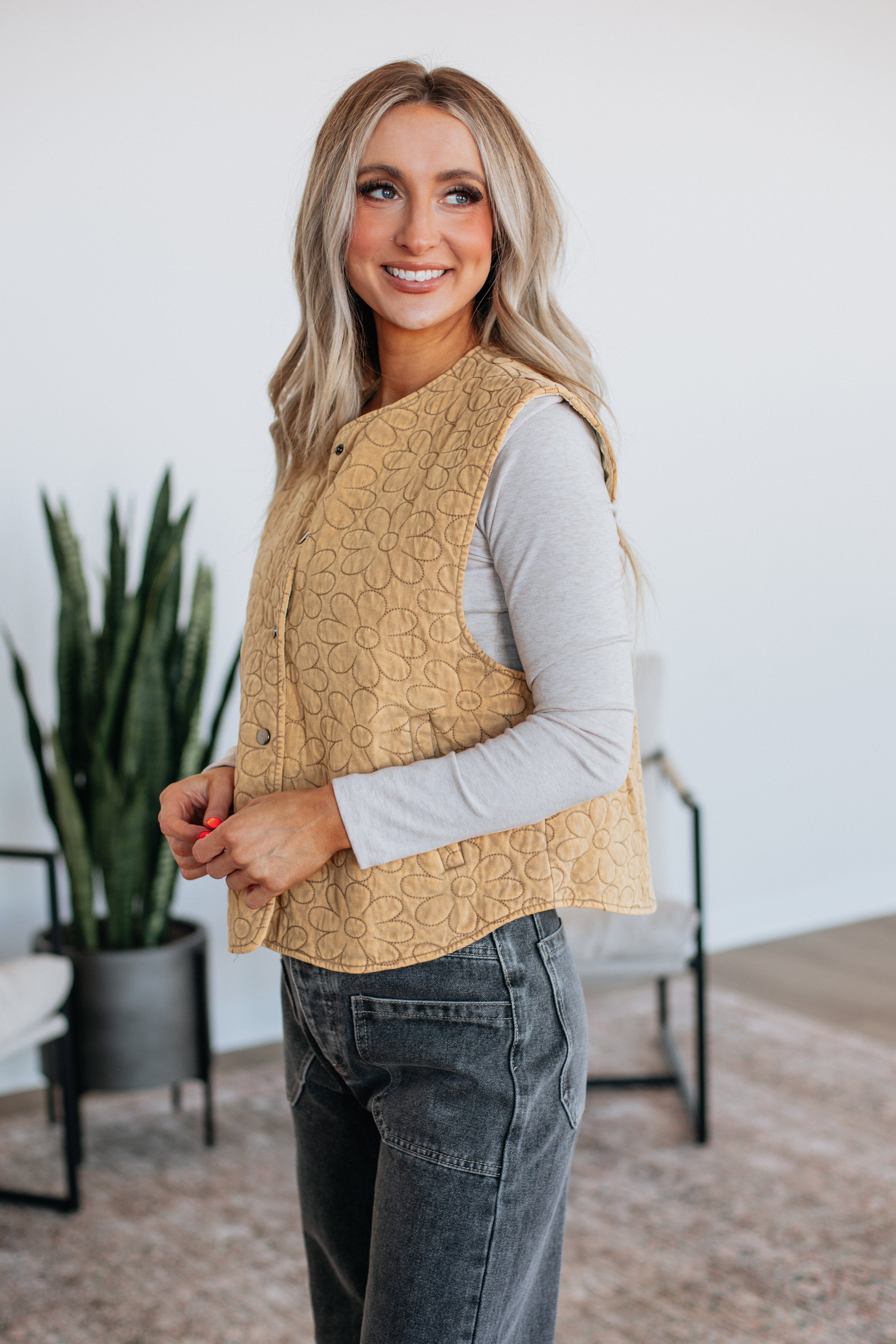 Quilted Puffer Vest for Women - Lightweight Warm Winter Jacket for Outdoor Activities, Hiking & Casual Wear