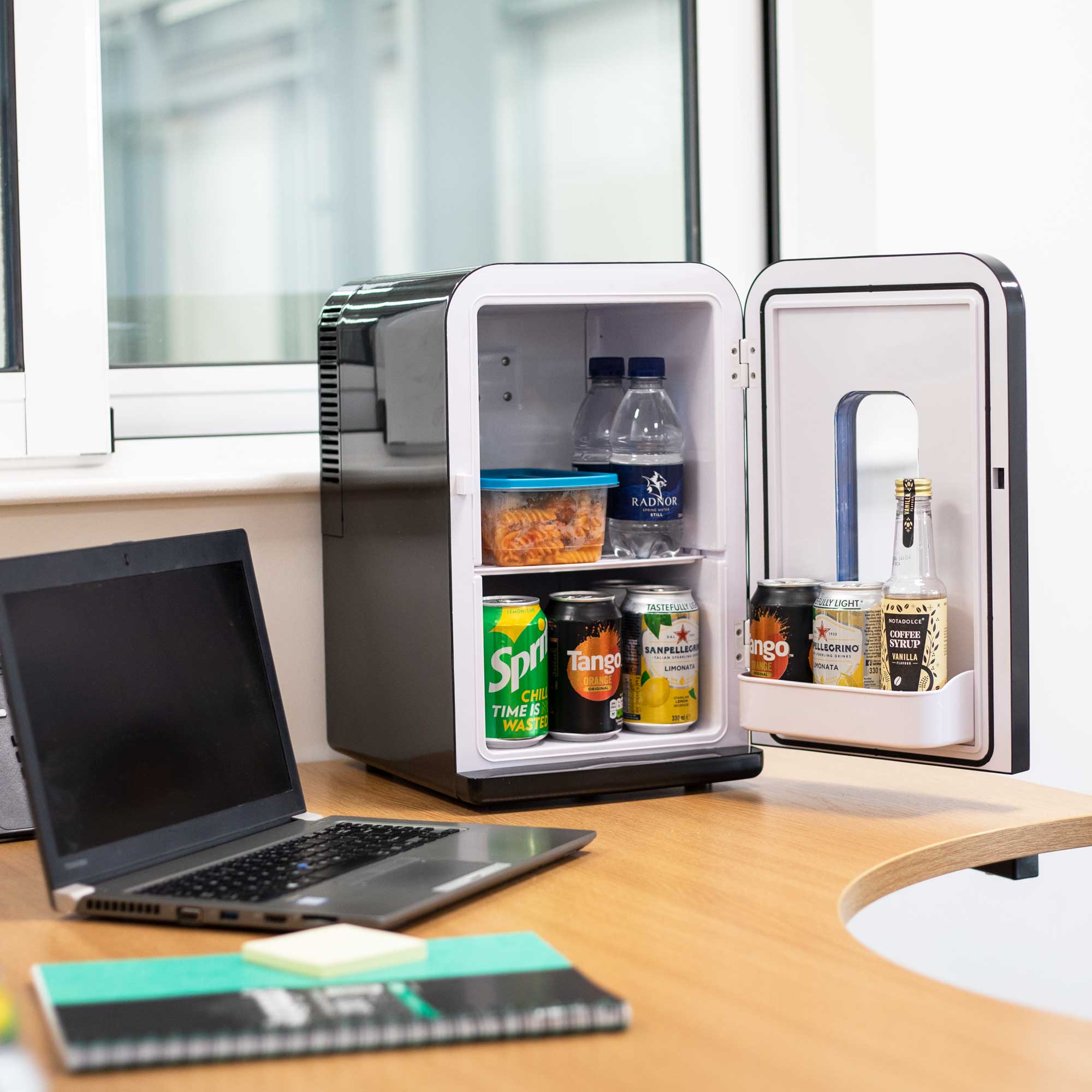 Baridi 15L Mini Fridge Cooler - 12V/230V Portable Compact Refrigerator for Skincare, Makeup, Cars, Bedrooms, Dorms & Camping - Energy Efficient Black Mini Fridge (Model DH95) - Perfect for Travel, Office & Small Spaces