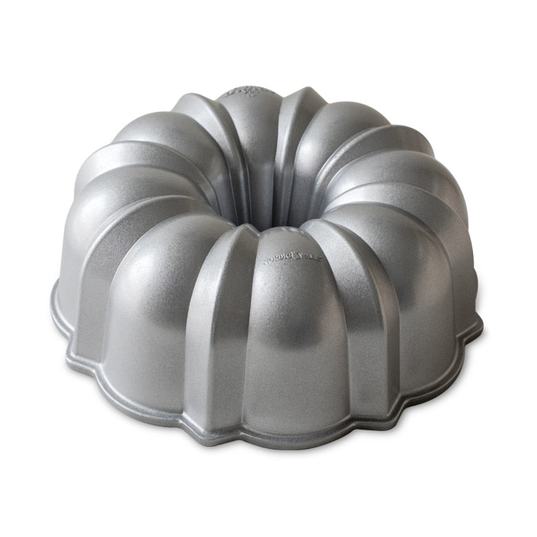 Nordic Ware Non-Stick Bundt Cake Pan, 10 Inch - Perfect for Baking Pound Cakes, Coffee Cakes & Bundt Cakes - Ideal for Holidays, Parties & Family Gatherings