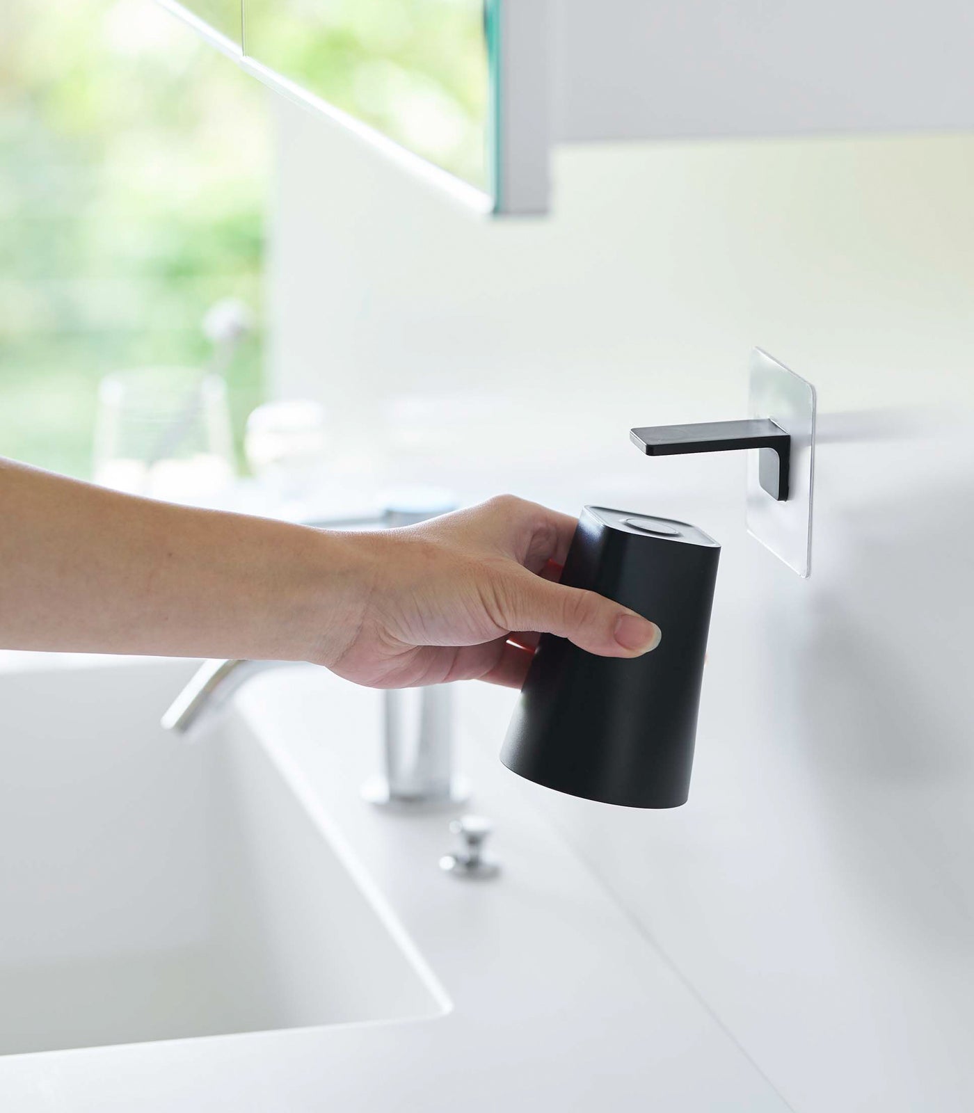 Traceless Adhesive Magnetic Cup - Strong Invisible Mounting for Phones, Keys & Tools - Perfect for Car, Office & Home Organization