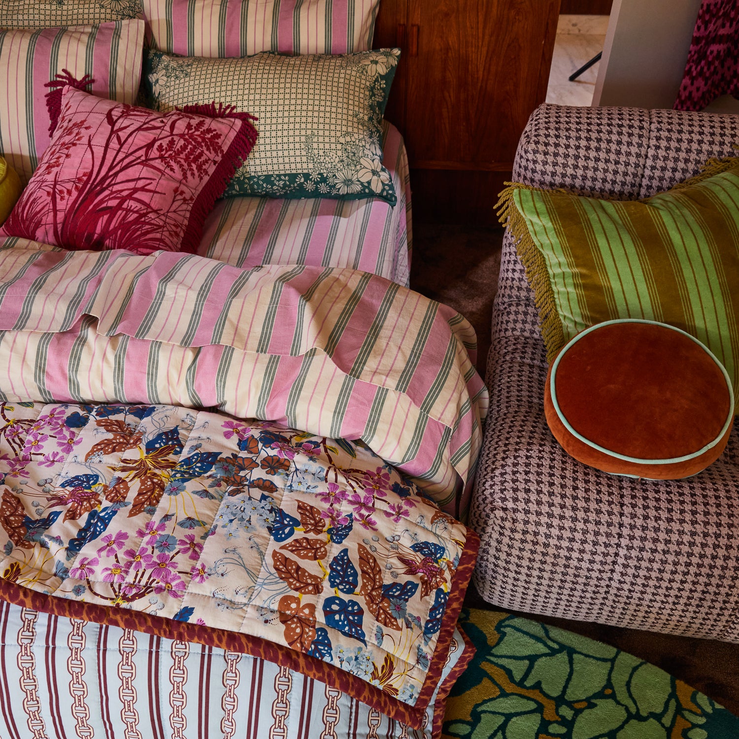 Brigitte 100% Cotton Sheets - Soft & Breathable Fuchsia Bedding Set for Queen Size - Perfect for Cozy Bedrooms & Guest Rooms