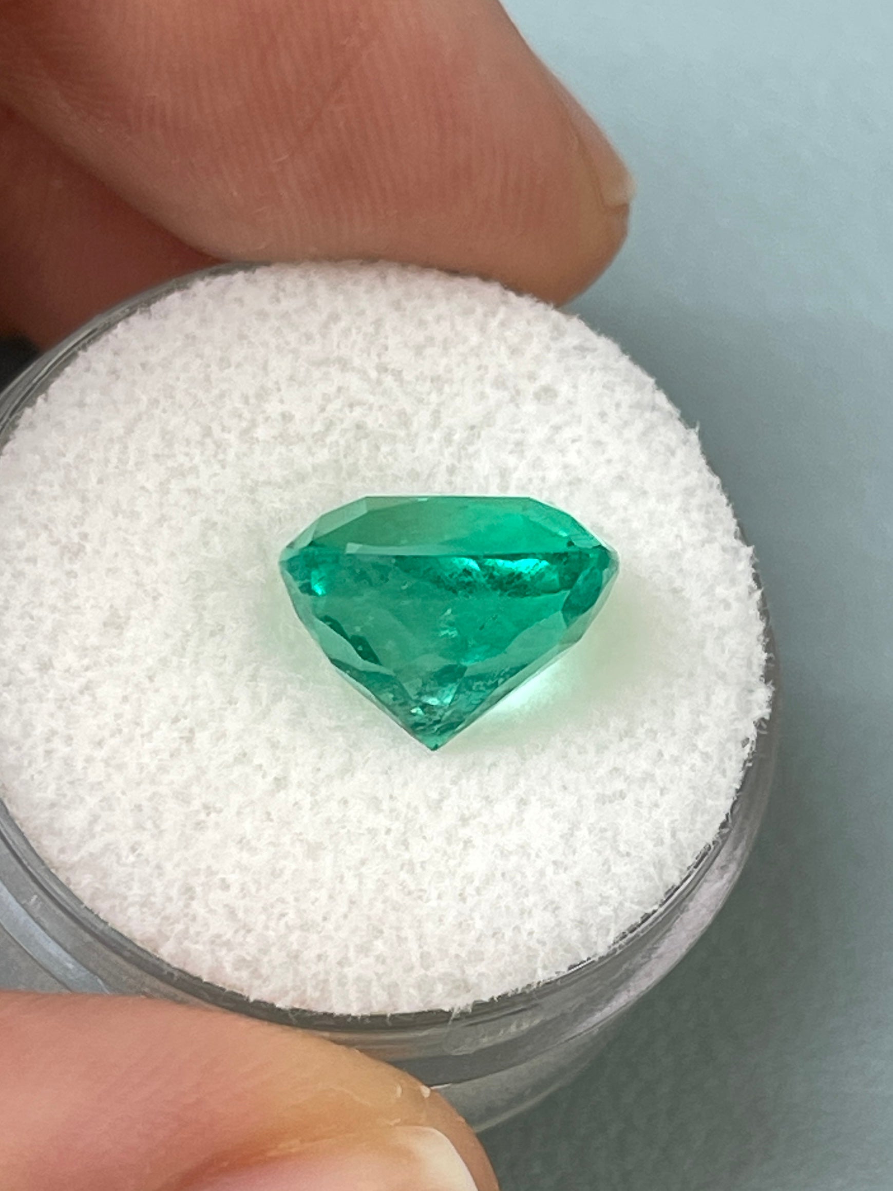 5.72 Carat Vivid Bluish Green Natural Colombian Emerald - 11.2x10mm Cushion Cut Loose Gemstone for Jewelry Making, Engagement Rings & Luxury Collections