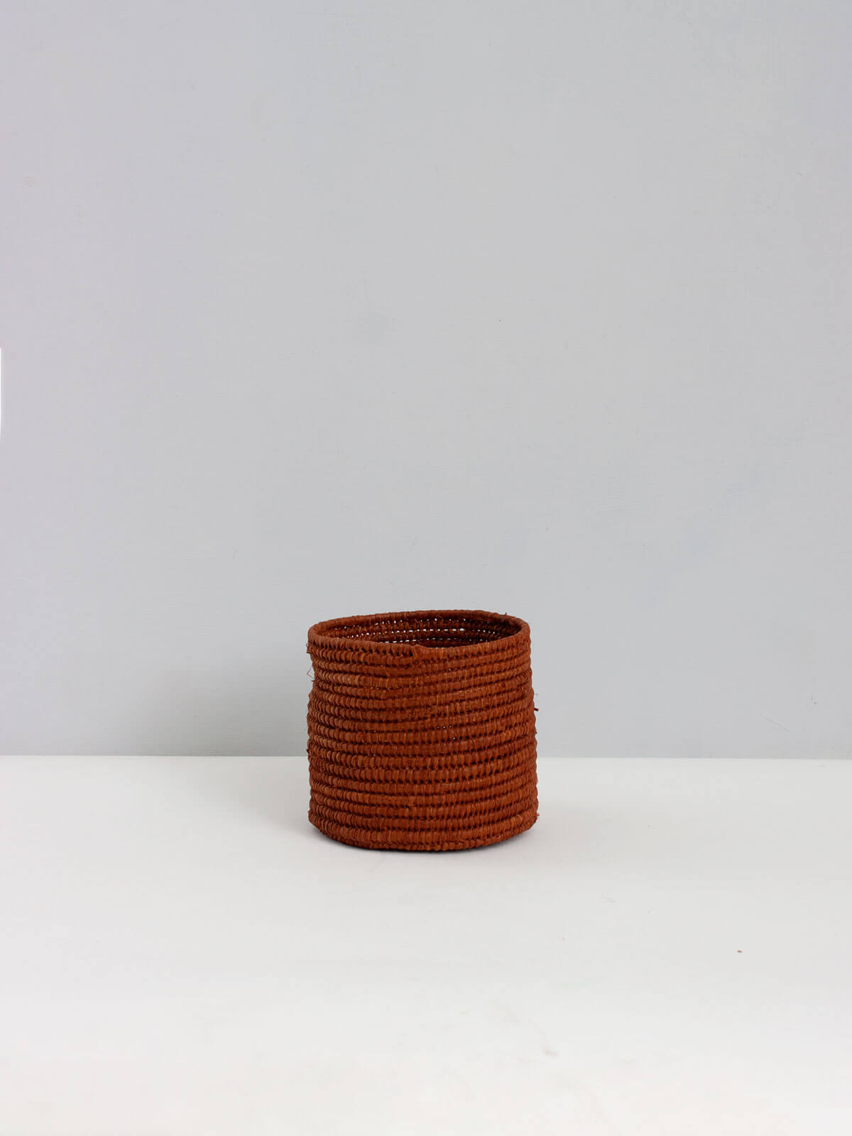 Natural Raffia Storage Baskets with Lids - Handwoven Tobacco Brown Woven Bins for Home Organization, Bathroom, Kitchen & Living Room Decor
