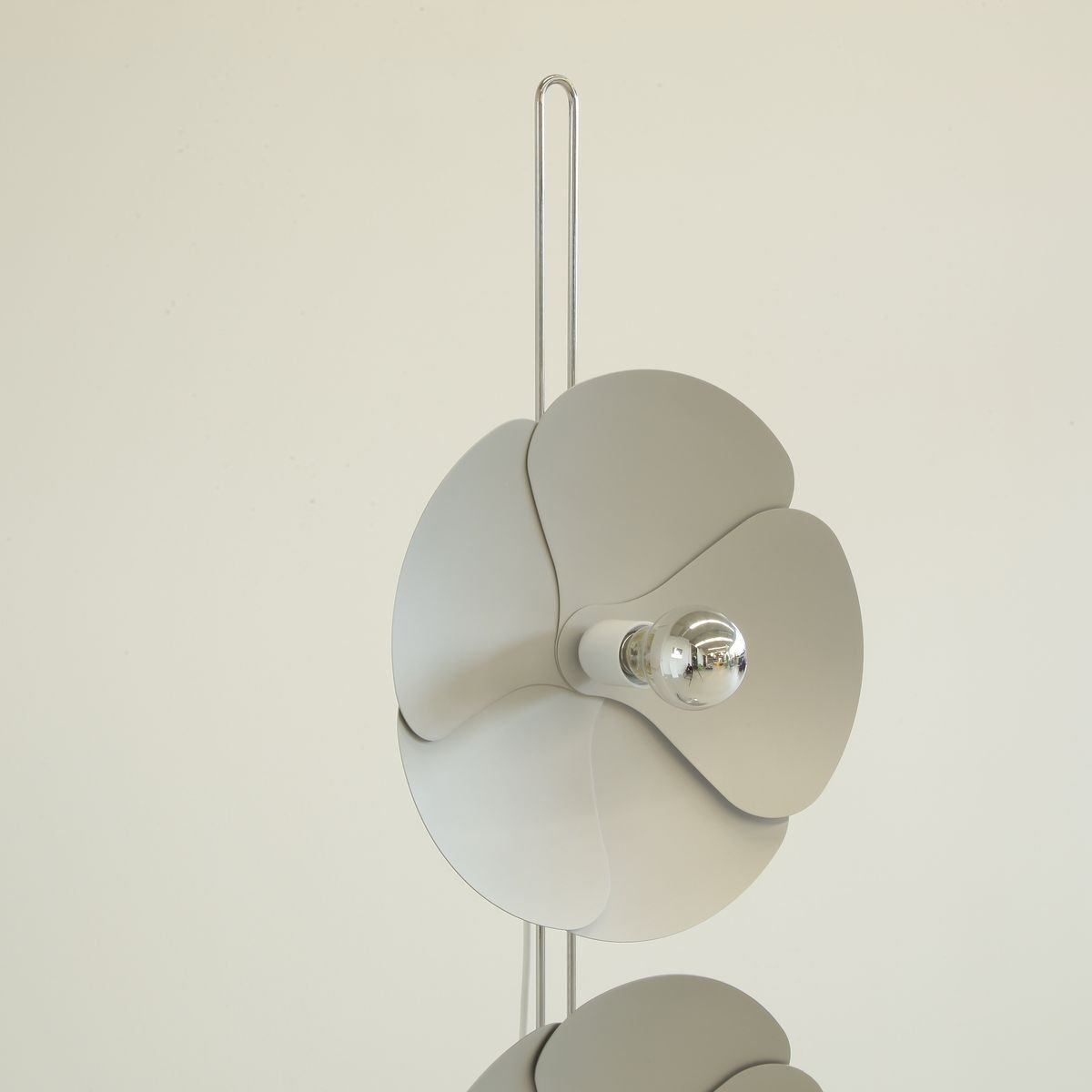Modern Flower Floor Lamp for Living Room - Elegant Home Decor Lighting for Bedroom, Office & Lounge - Adjustable Brightness & Warm White Light