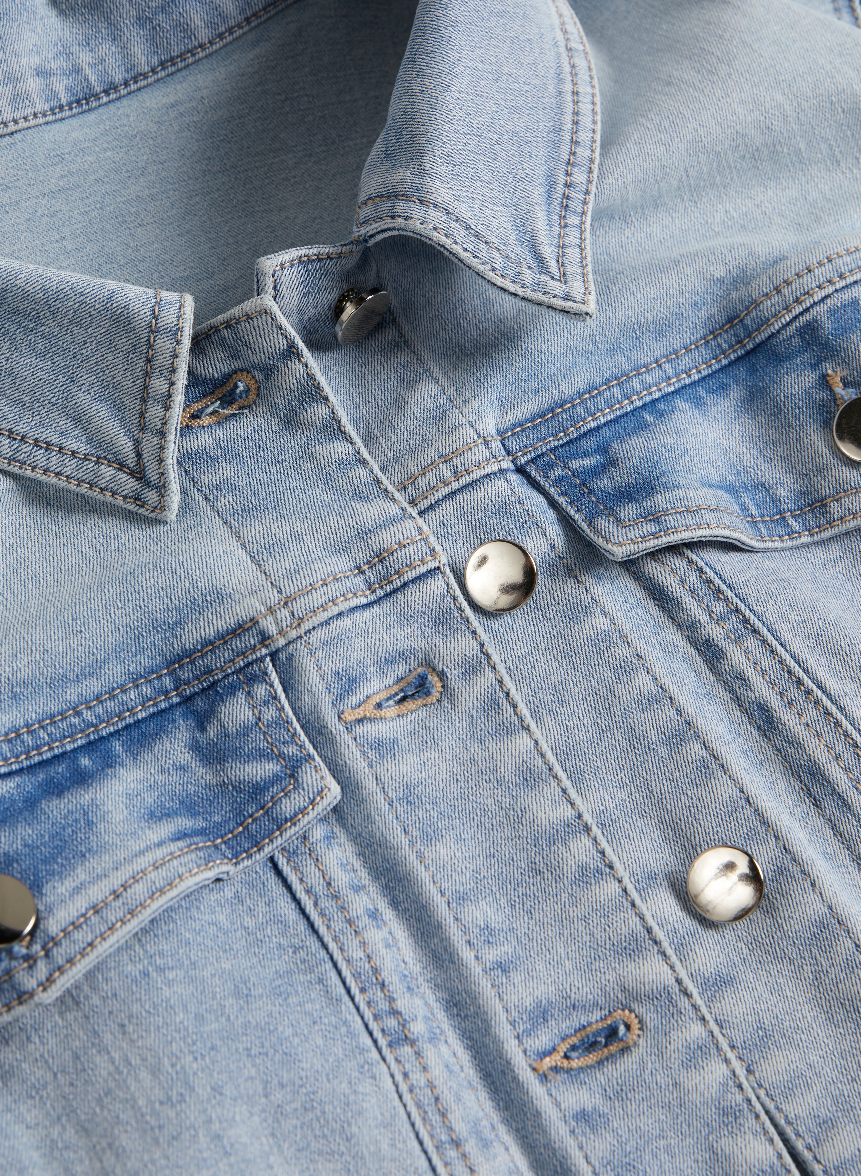 Trendy Women's Cropped Denim Jacket - Vintage Washed Distressed Denim Trucker Jacket for Spring & Fall | Perfect for Casual Outfits, Streetwear, and Layering