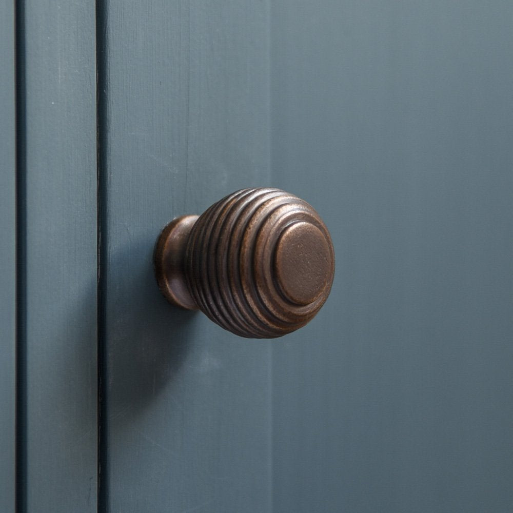 Vintage Distressed Antique Brass Queen Anne Beehive Cabinet Knob - Classic Hardware for Kitchen Cabinets, Dressers & Furniture Restoration (Set of 10)