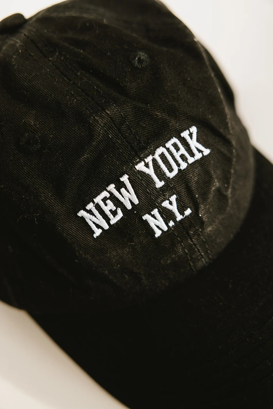 New York Yankees Black Baseball Cap for Men & Women - Adjustable Snapback Hat for Sports, Outdoor & Casual Wear
