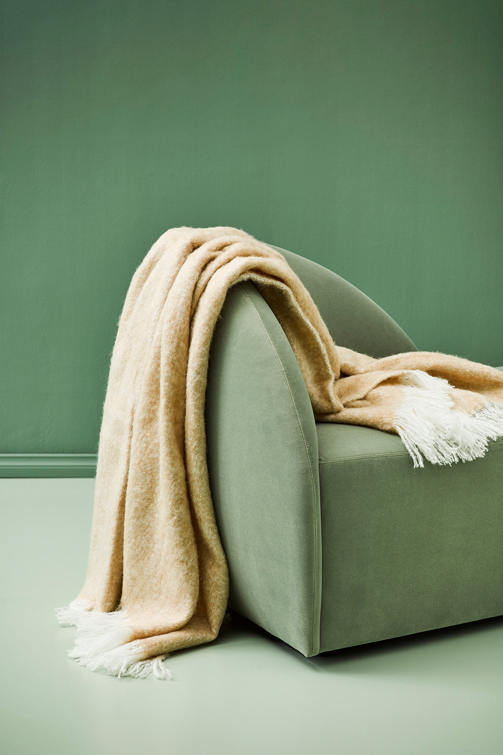 Sorrento Clay Pink Super Soft 125x150cm Fleece Throw Blanket - Cozy & Warm for Bed, Couch, and Outdoor Picnics
