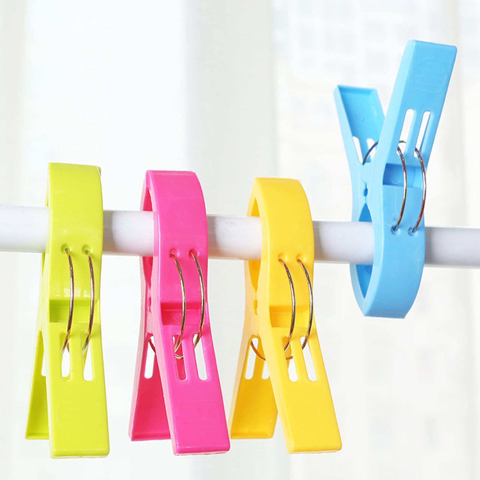 **Windproof Beach Towel Clips - 8 Pack Heavy Duty Plastic Clips for Towels, Blankets, Duvets, Tablecloths & Clothes - Perfect for Beach, Pool, Picnic & Outdoor Use**