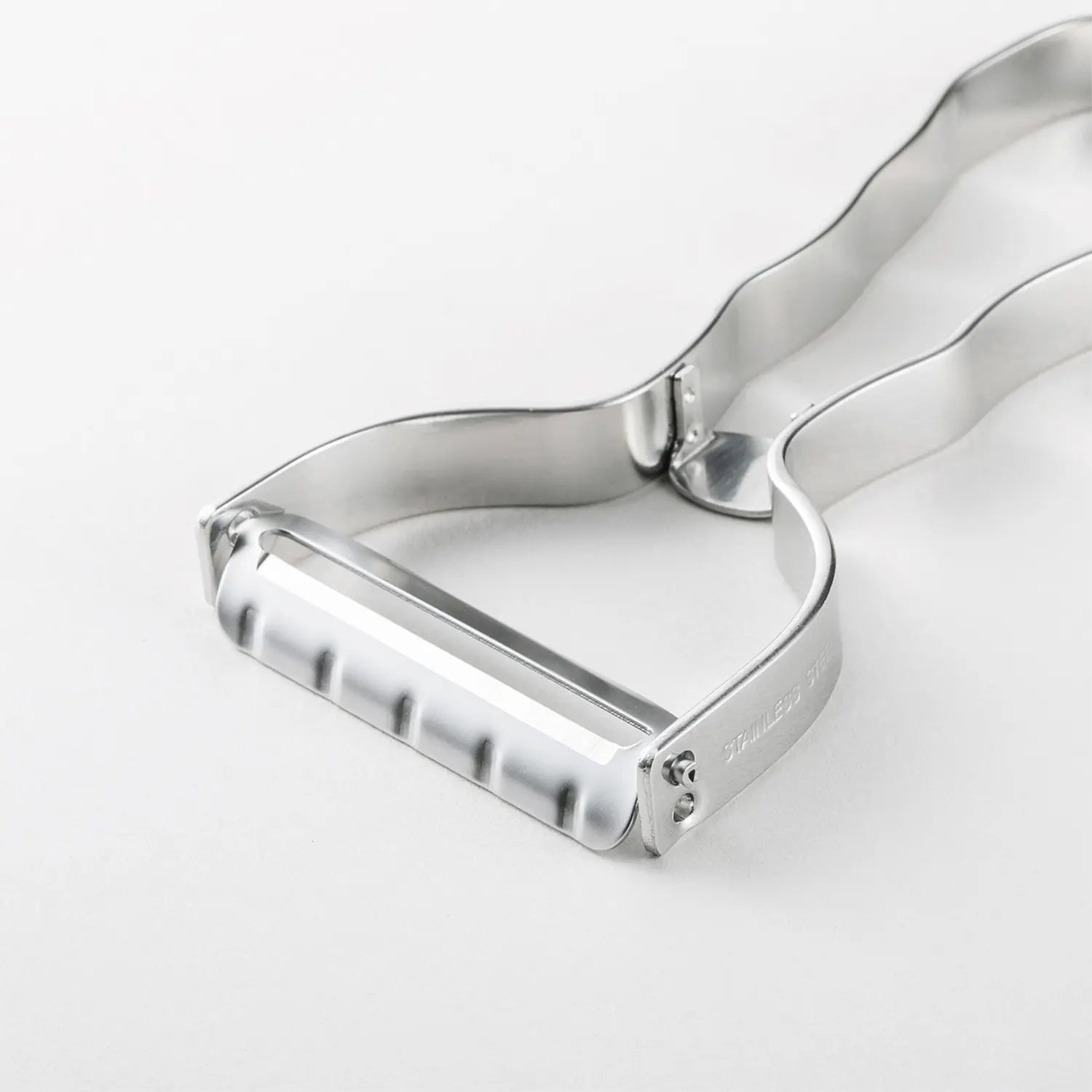 Premium Kai Stainless Steel Vegetable Peeler - Ergonomic Kitchen Tool for Effortless Peeling of Potatoes, Carrots & Fruits - Ideal for Home Cooking & Professional Chefs