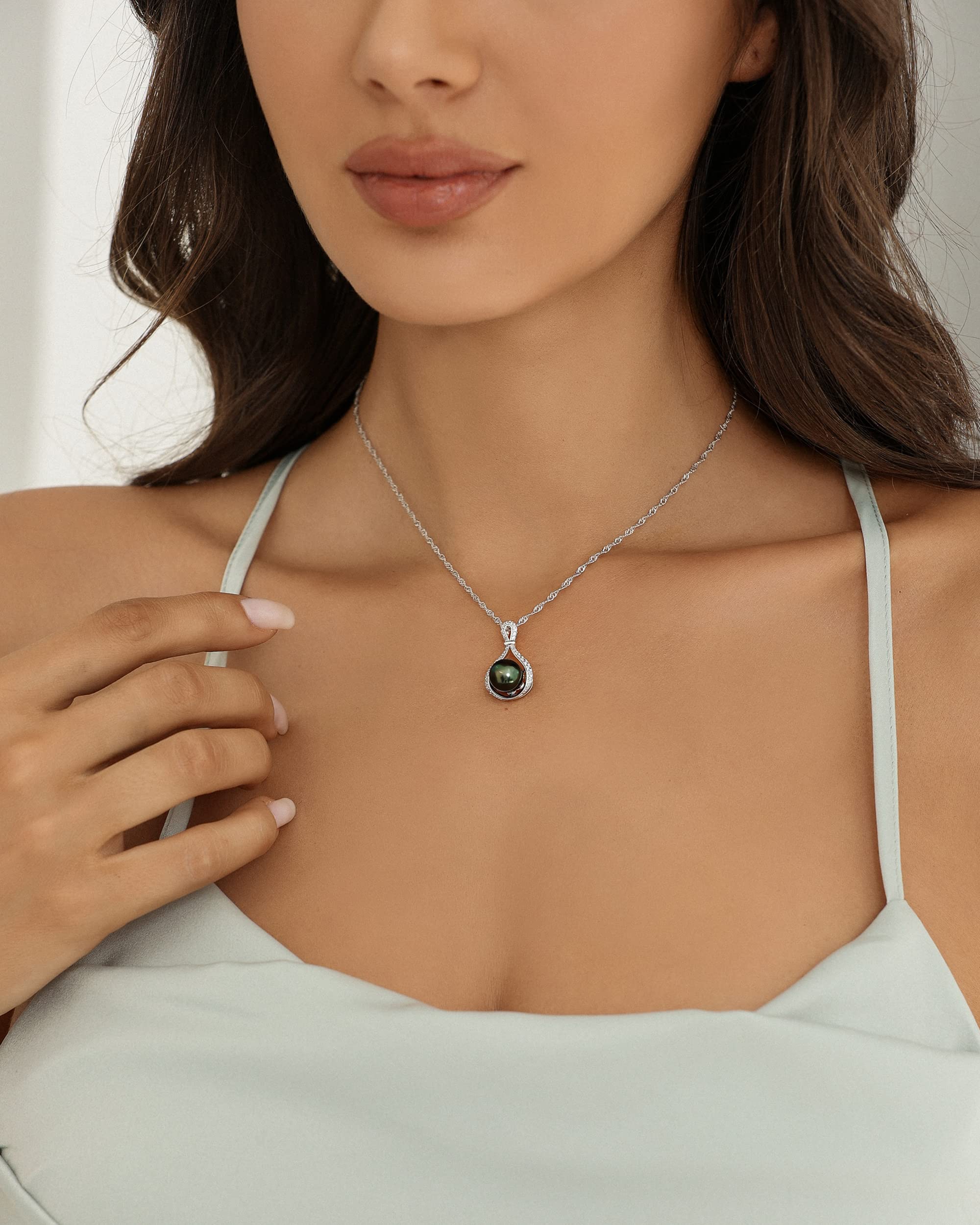 AAAA Quality 9-10mm Genuine Tahitian Black Pearl Necklace for Women with Emerald Pendant - Elegant Jewelry Gift for Wife, Mother, Anniversary & Special Occasions